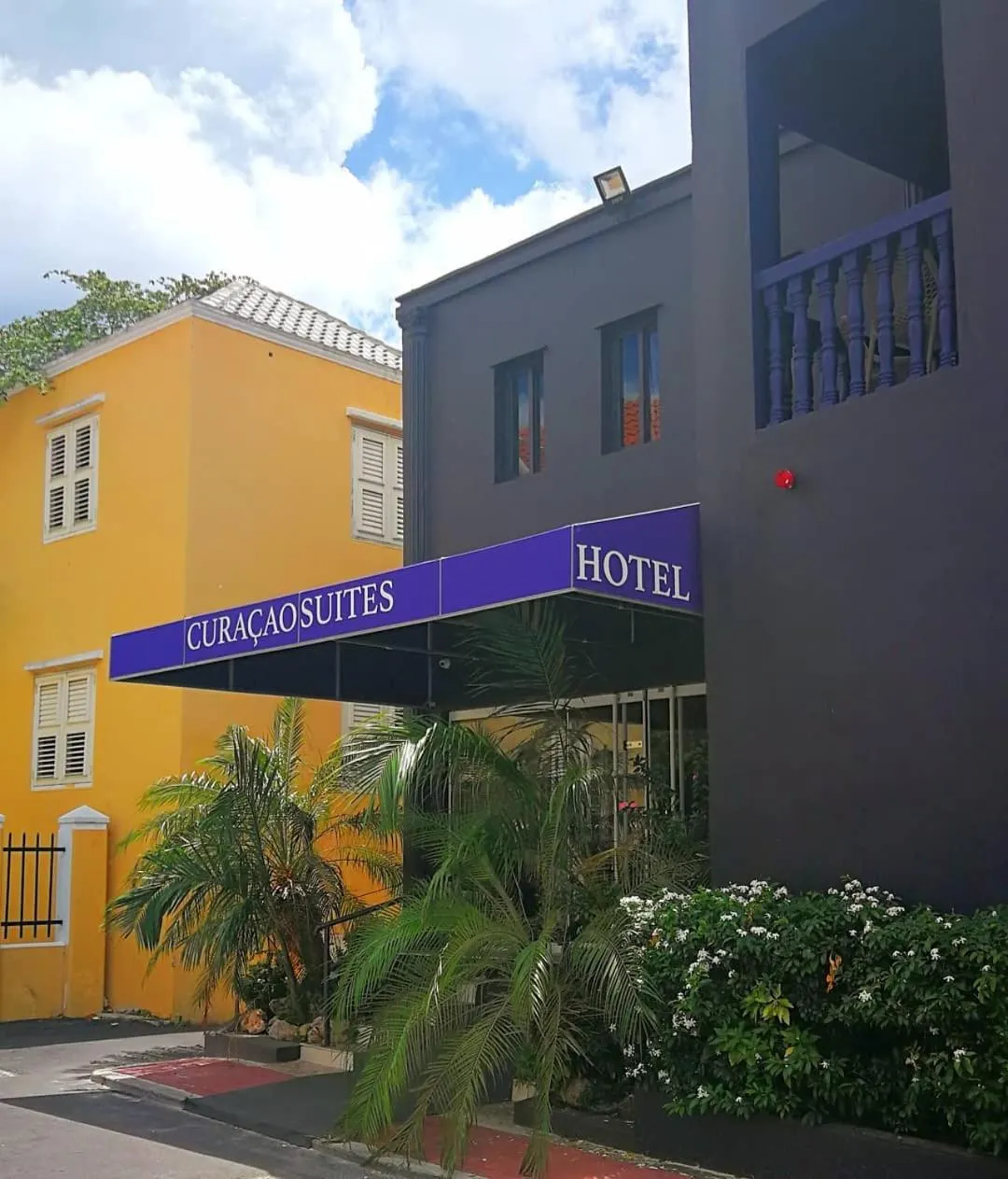 Curacao Suites Hotel