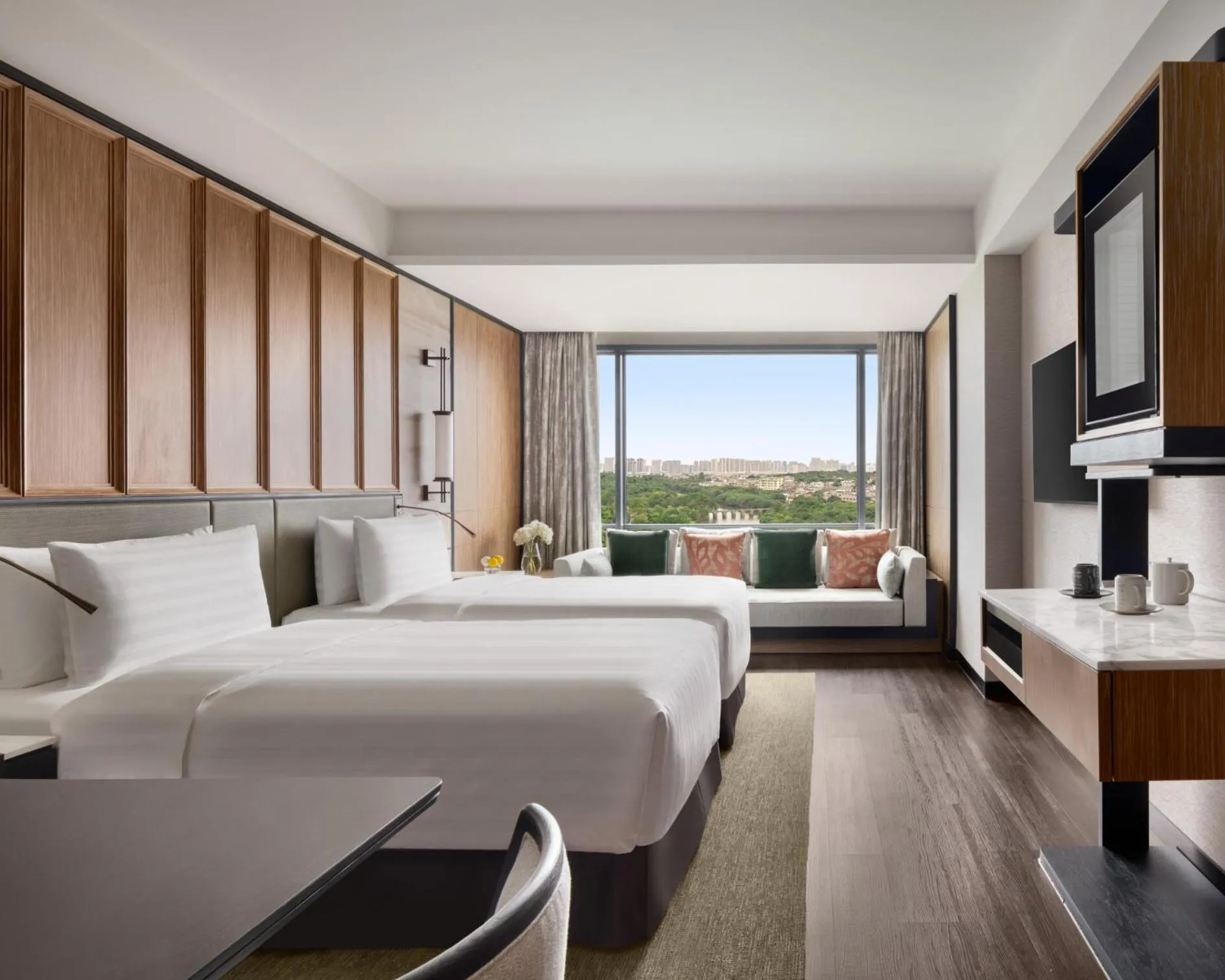 Photo of the whole room, Bed in Shangri-La Putian Onsen Resort Hotel