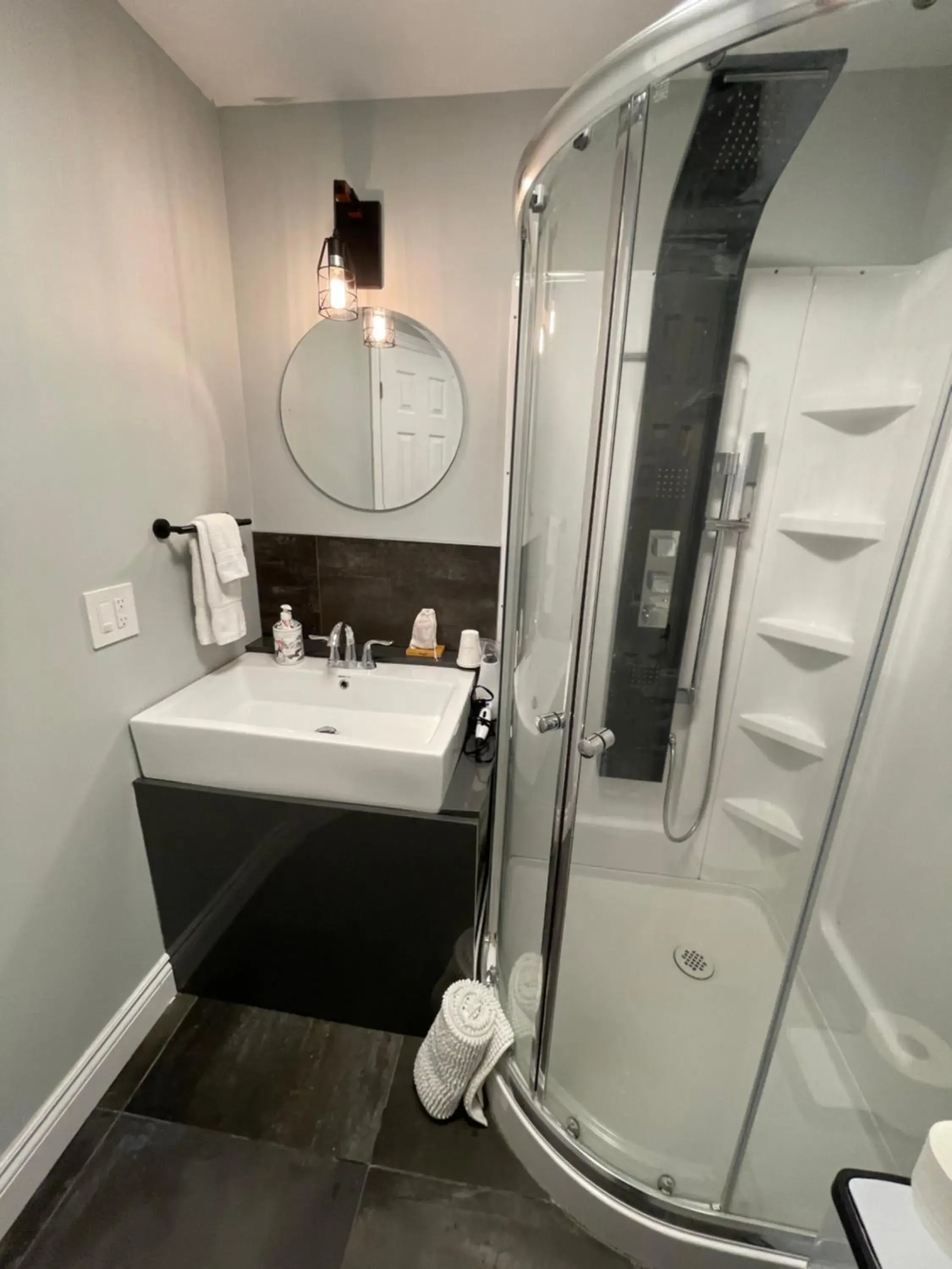 Deluxe Double Room with Shower in Maison Napoléon B&B Deluxe Double Room with Shower in Maison Napoléon B&B