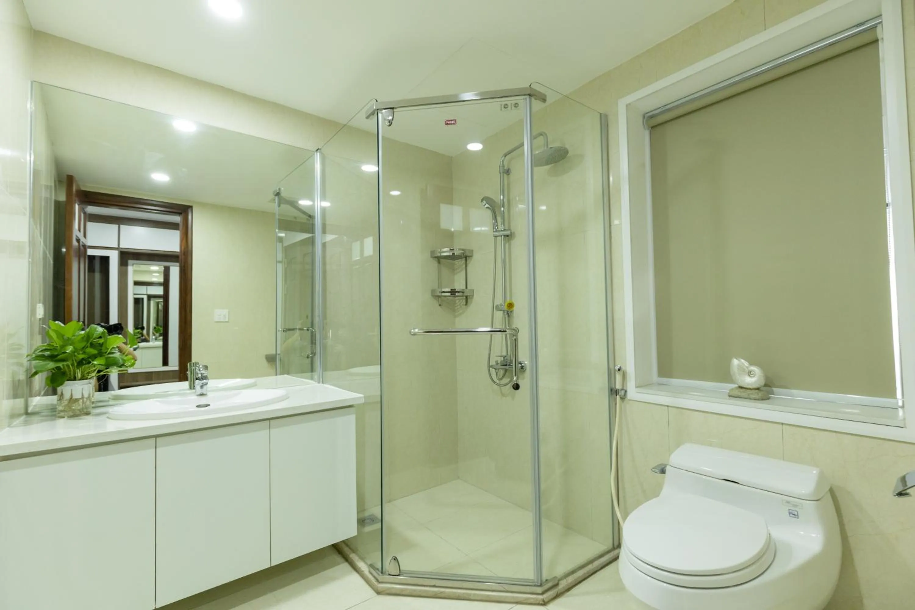 Shower in LIVIE Hanoi Ham Long