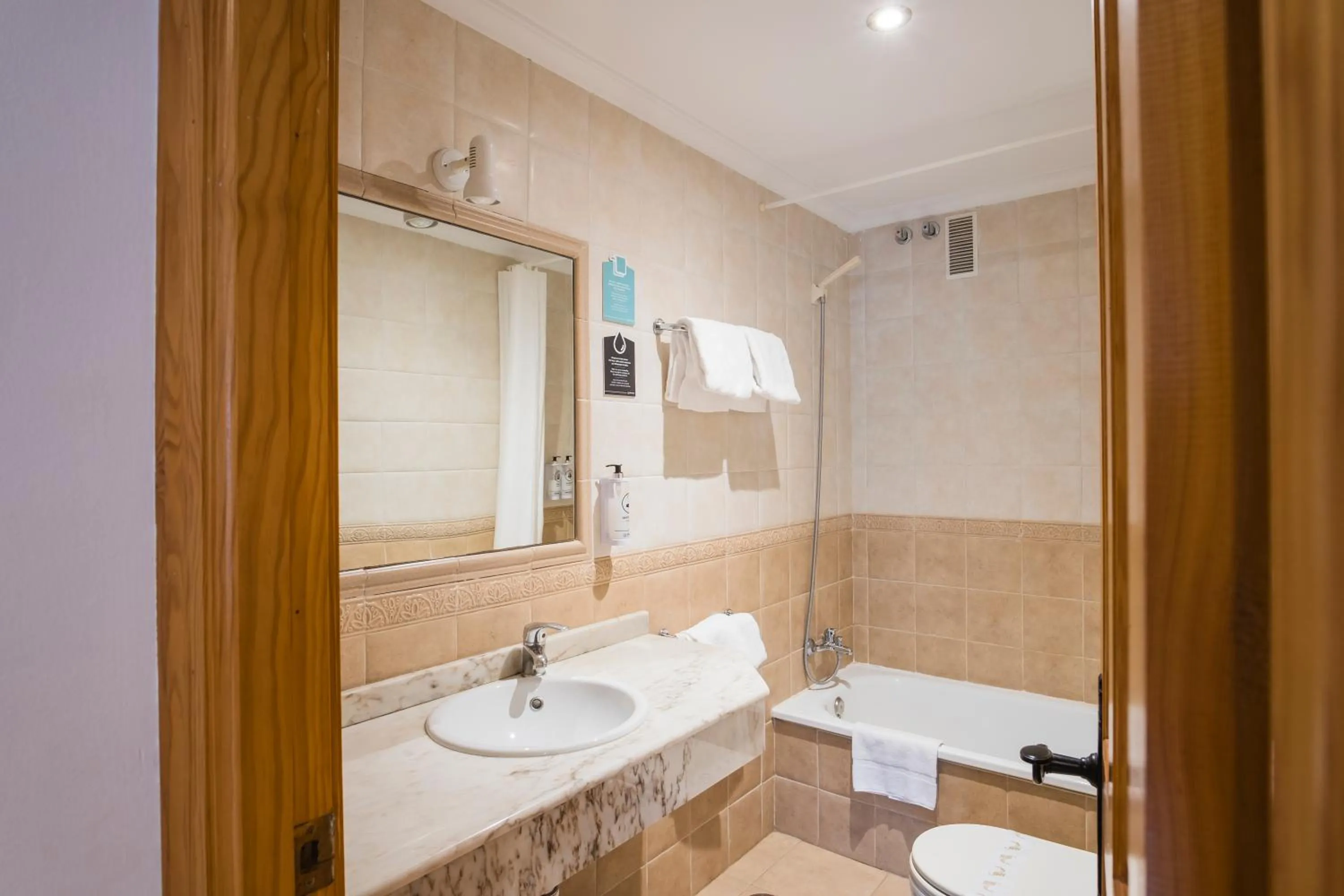 Bathroom in Hotel Alda Puerto Calderón