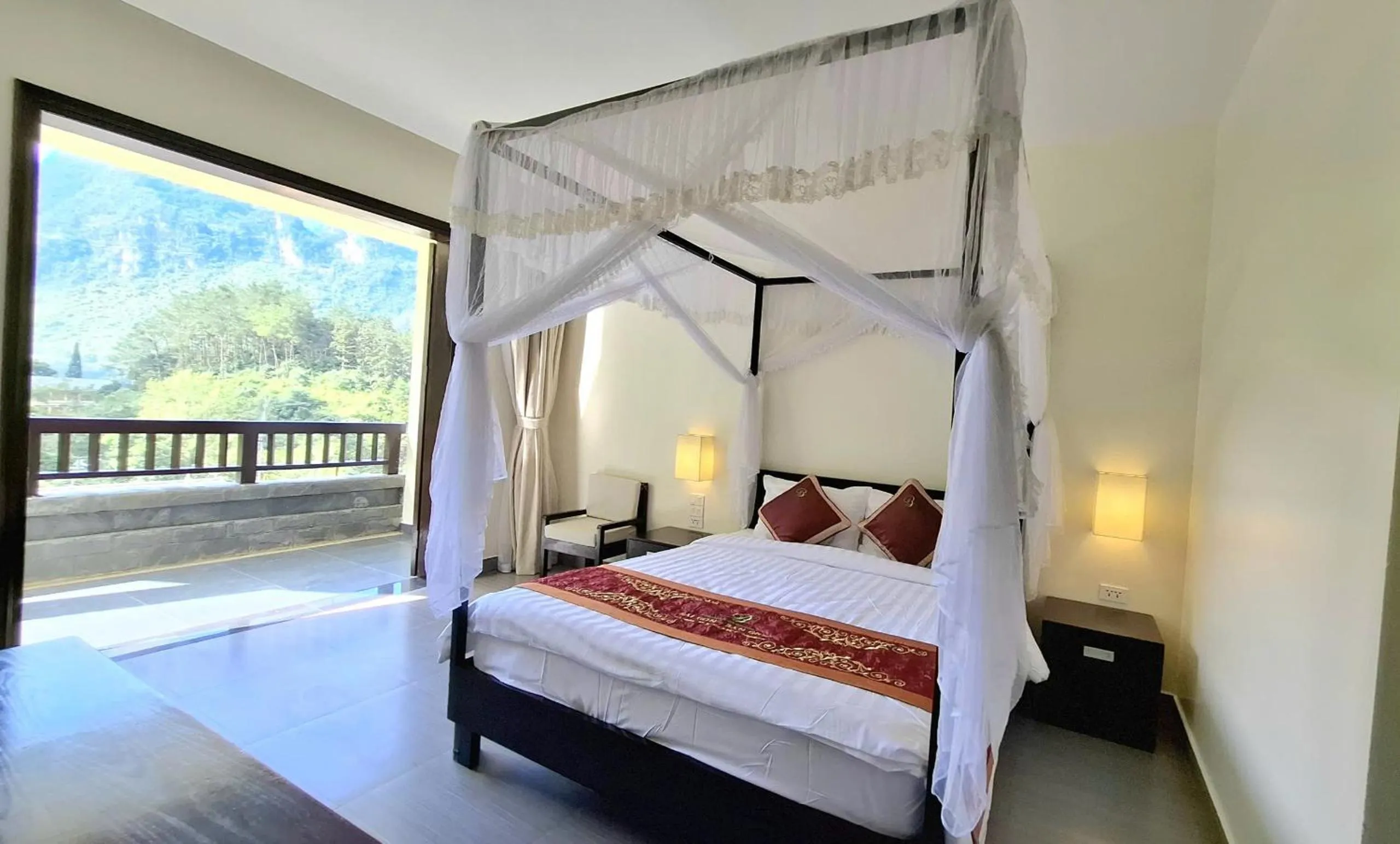 Bed in Sài Gòn - Bản Giốc Resort