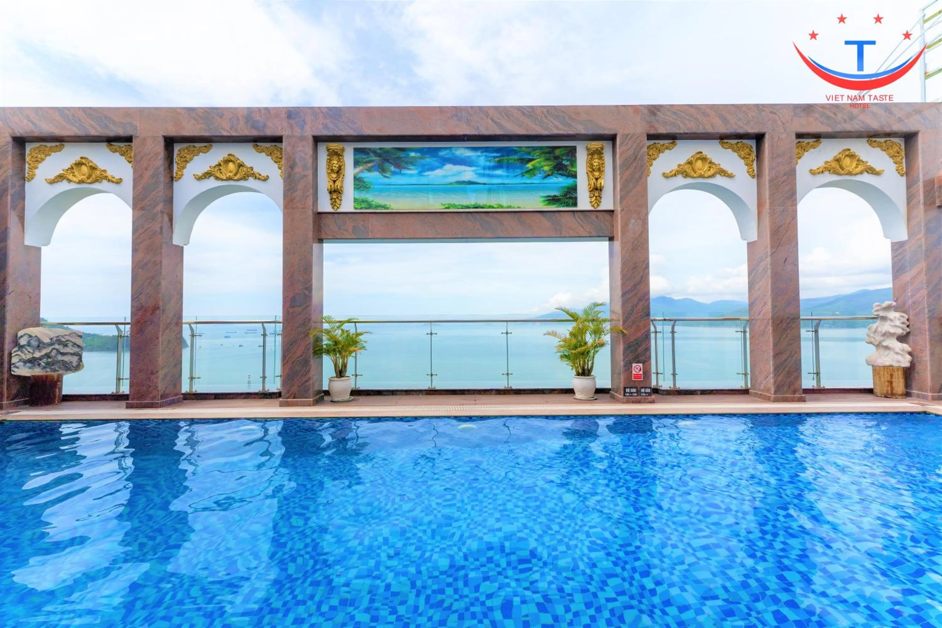 Swimming pool in Vietnam Taste Hotel Quy Nhon - Beachfront