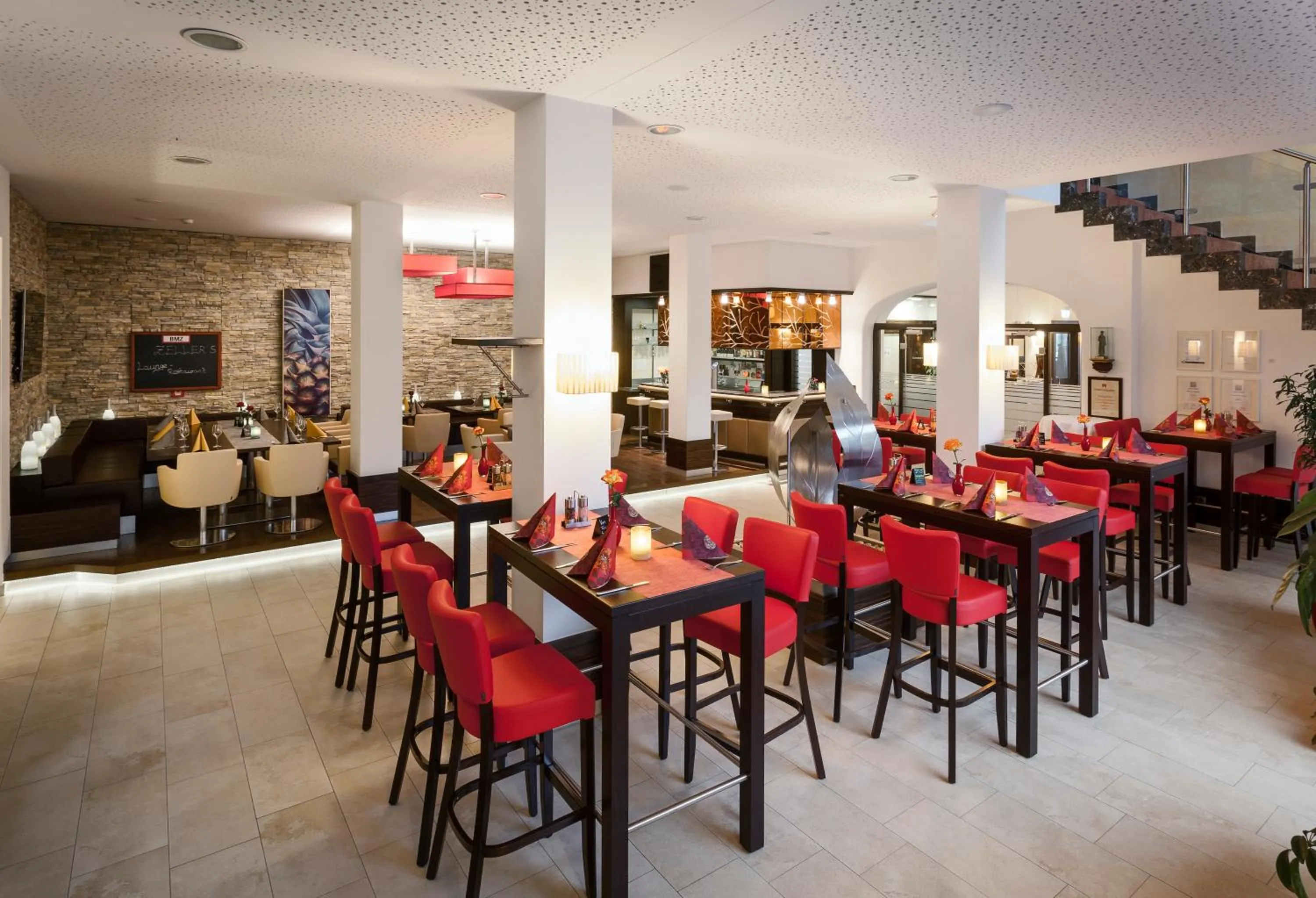 Restaurant/places to eat in ZELLER's Quartier