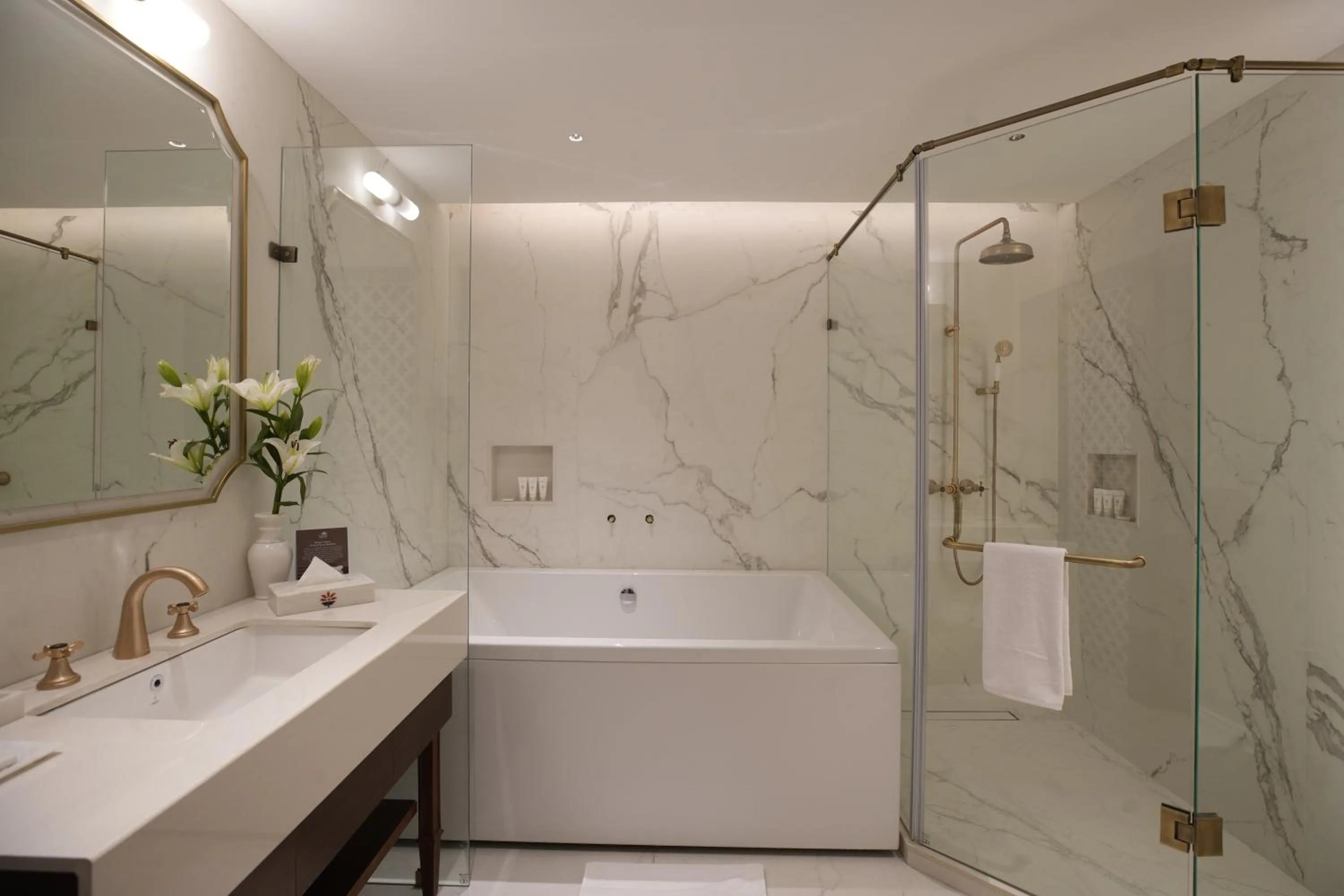 Shower in Sayaji Resorts & Spa Udaipur