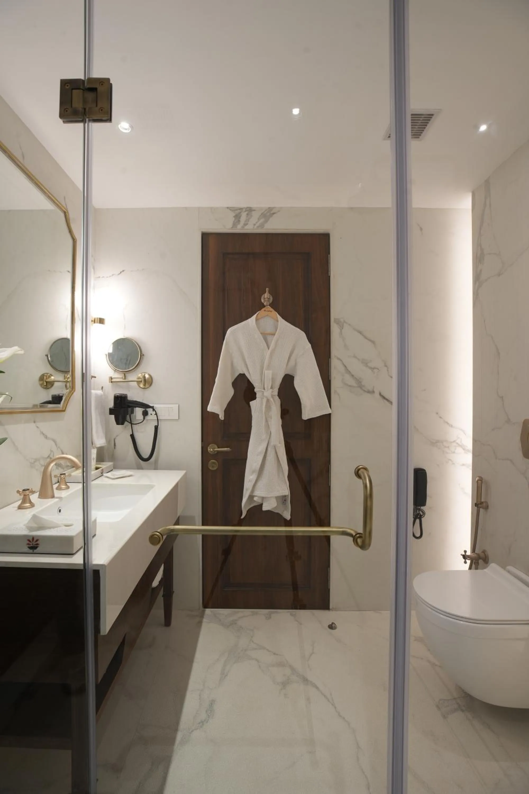 Shower in Sayaji Resorts & Spa Udaipur