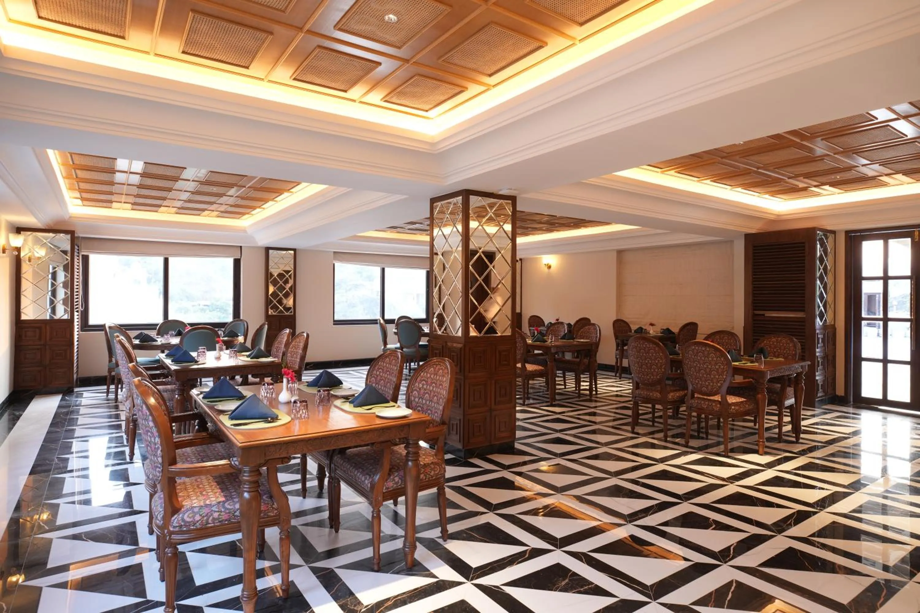Restaurant/places to eat in Sayaji Resorts & Spa Udaipur