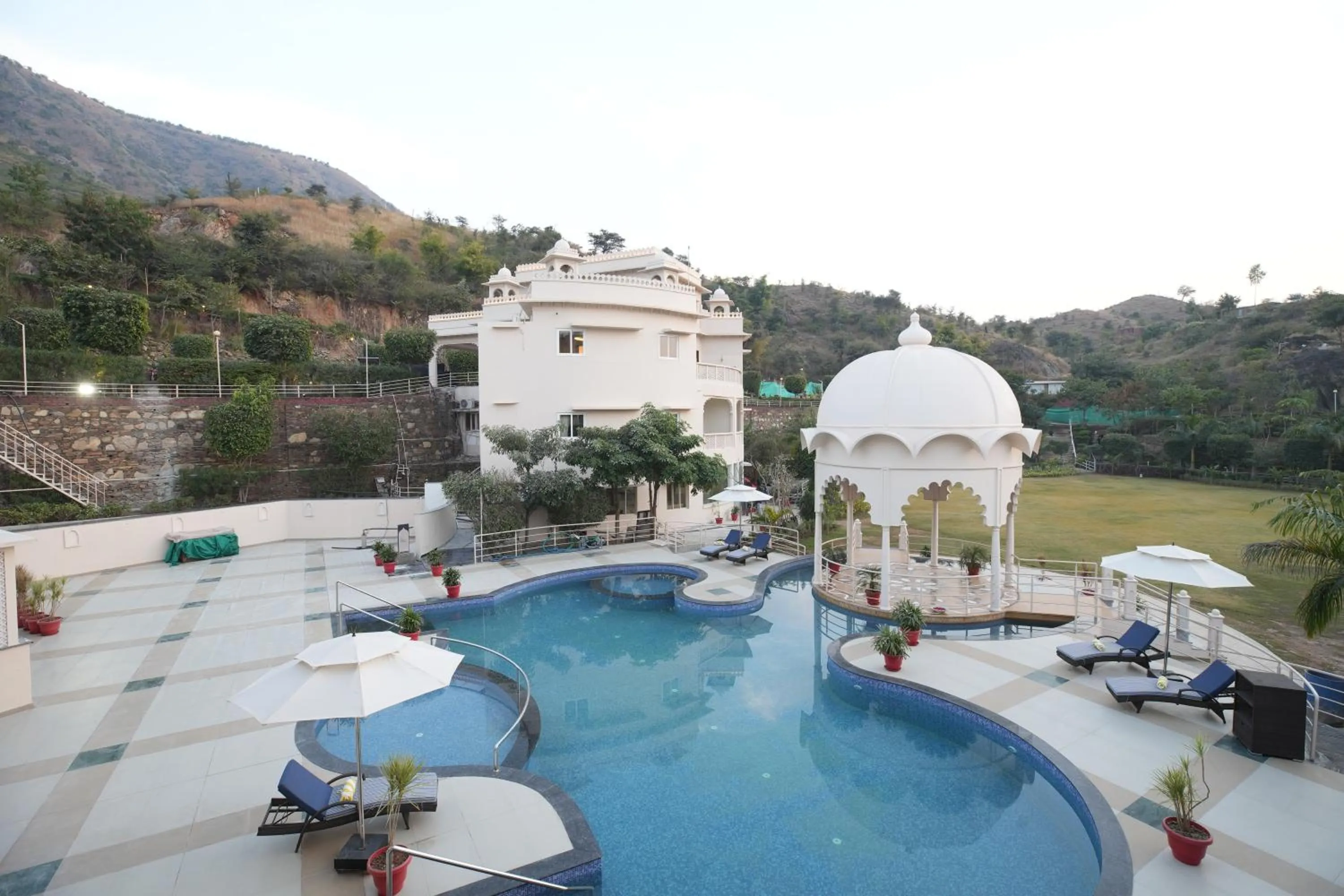 Swimming pool in Sayaji Resorts & Spa Udaipur