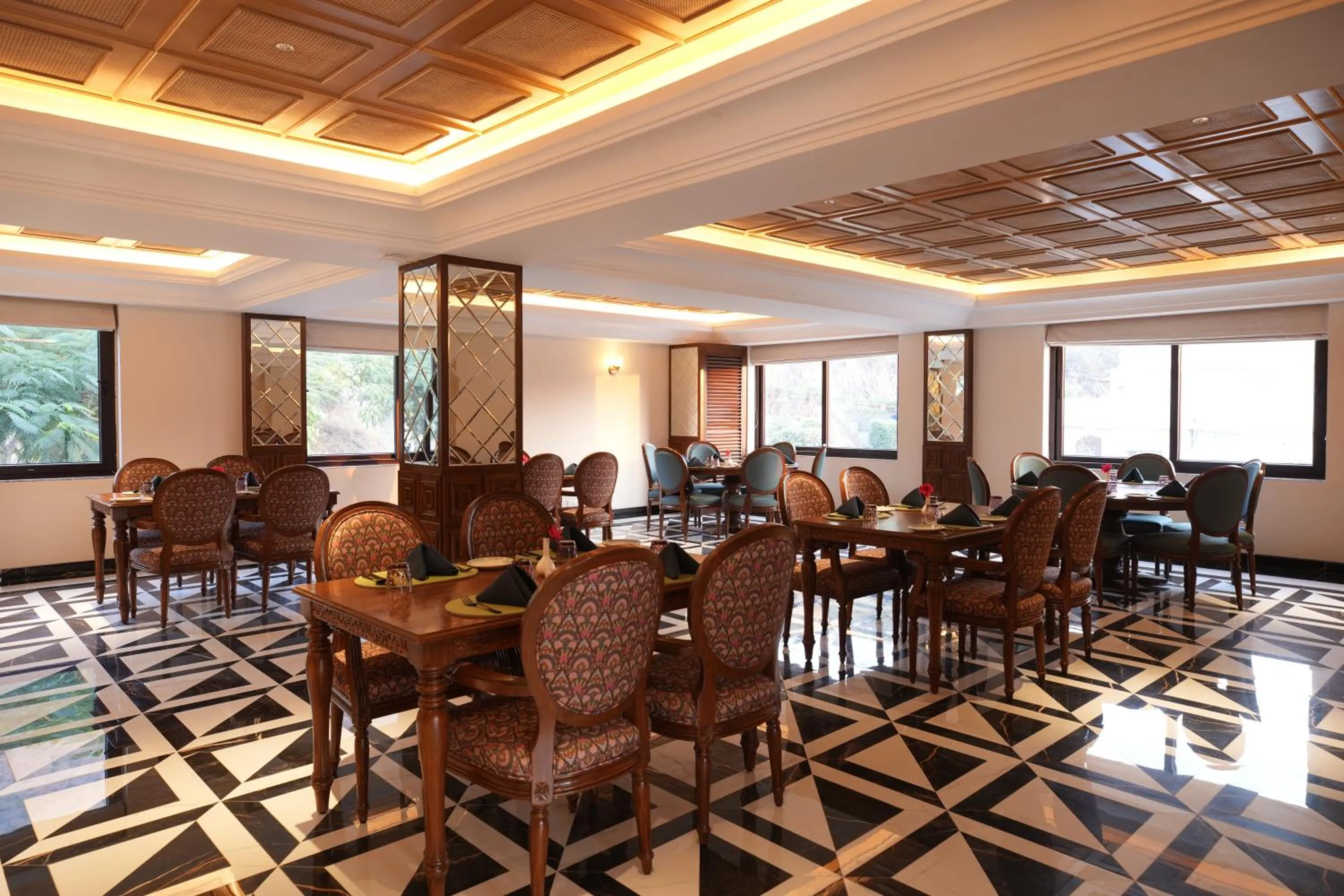 Restaurant/places to eat in Sayaji Resorts & Spa Udaipur