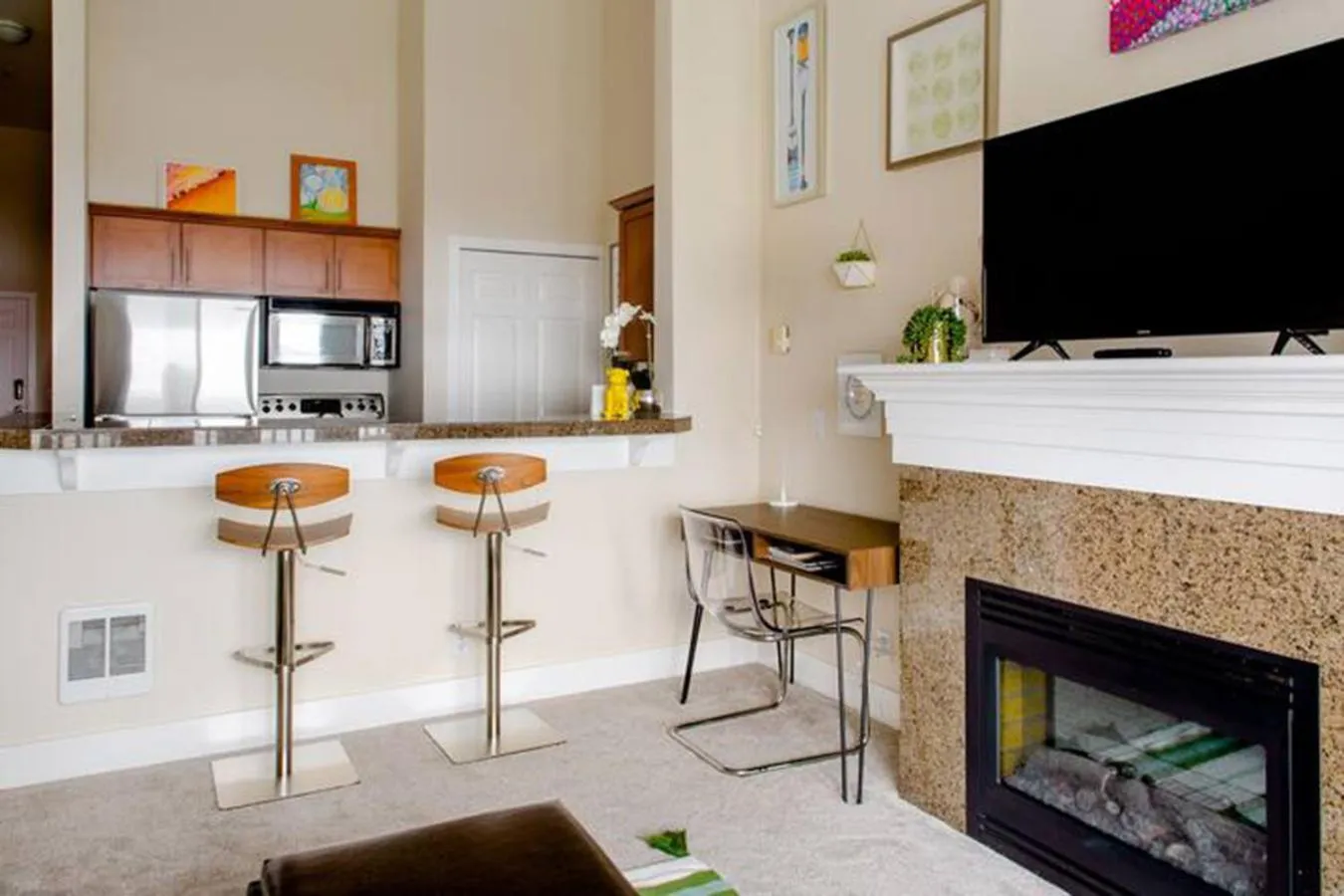 TV and multimedia in Top Floor Water View Oasis near Space Needle & Cruise