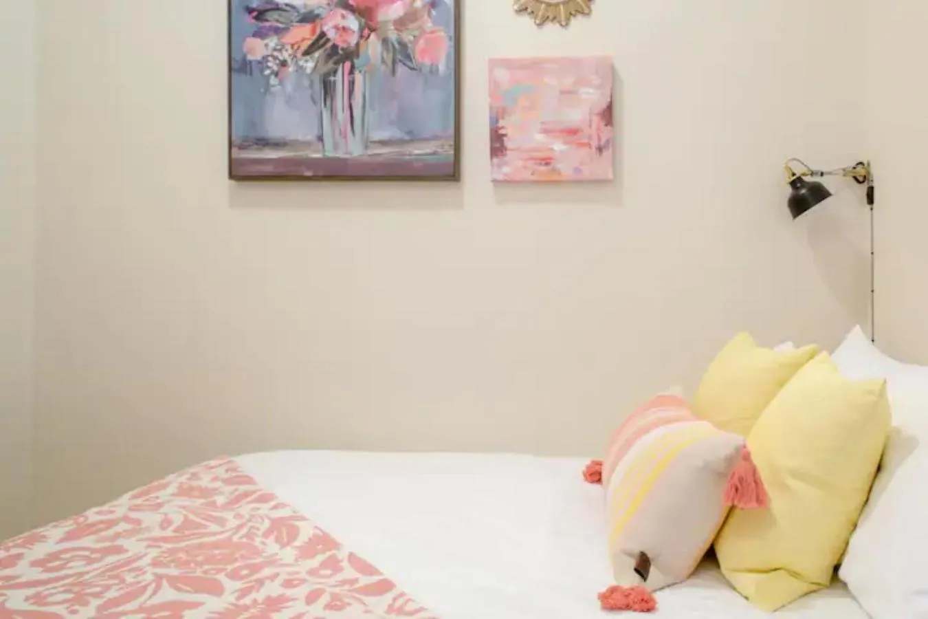 Bed in Top Floor Water View Oasis near Space Needle & Cruise