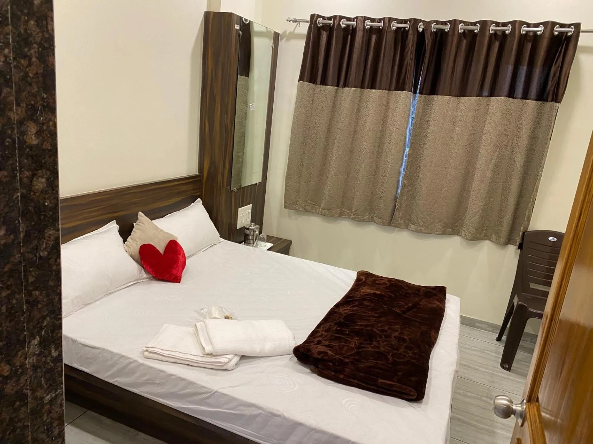 Bedroom, Bed in Galaxy Residency, Panchgani - MTDC Approved