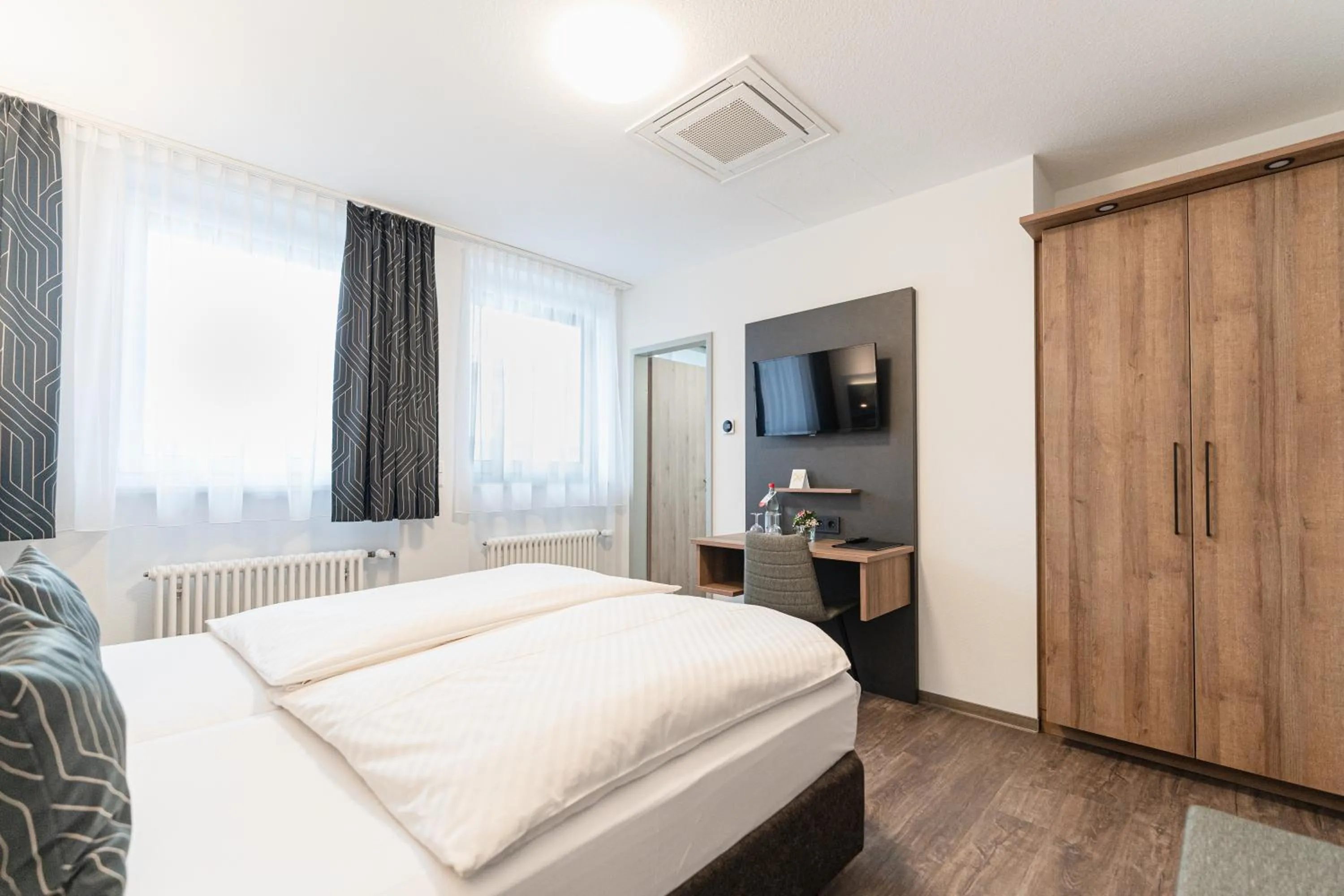 Bed in Hotel Gasthof zum Rössle