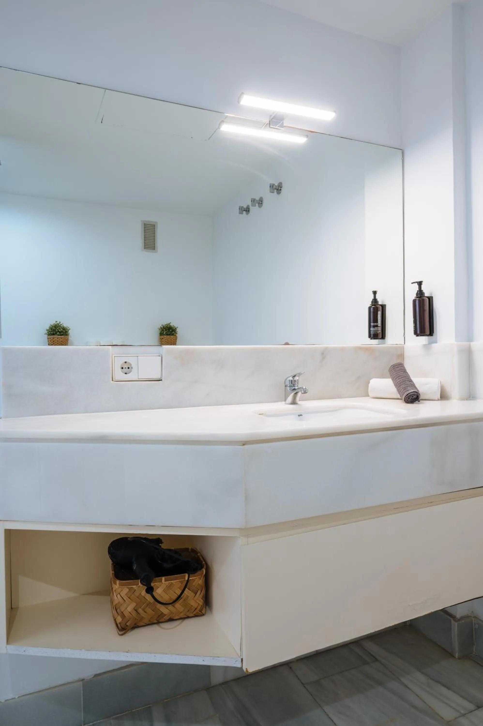Bathroom in Áticos Magdalena