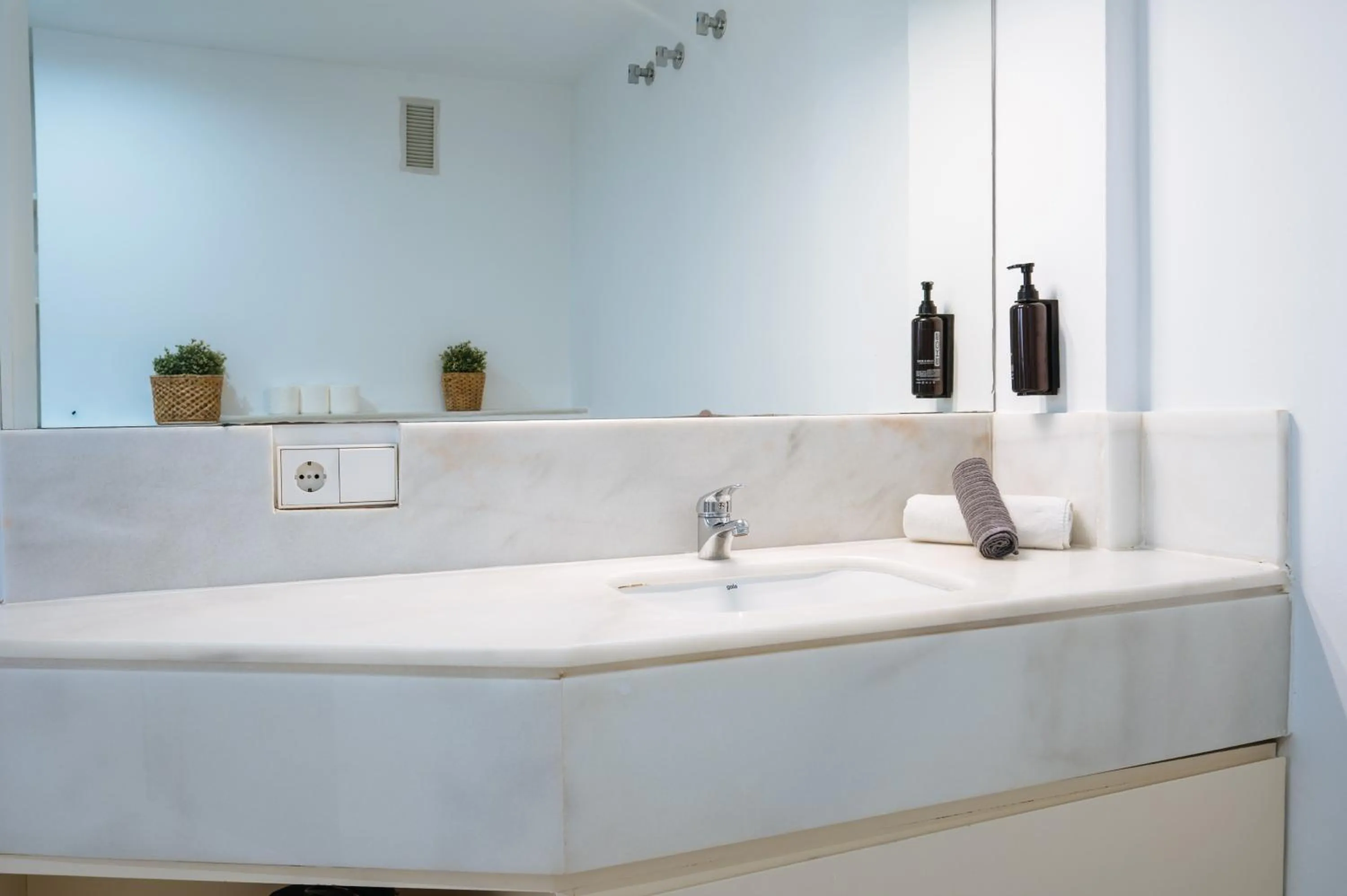 Bathroom in Áticos Magdalena