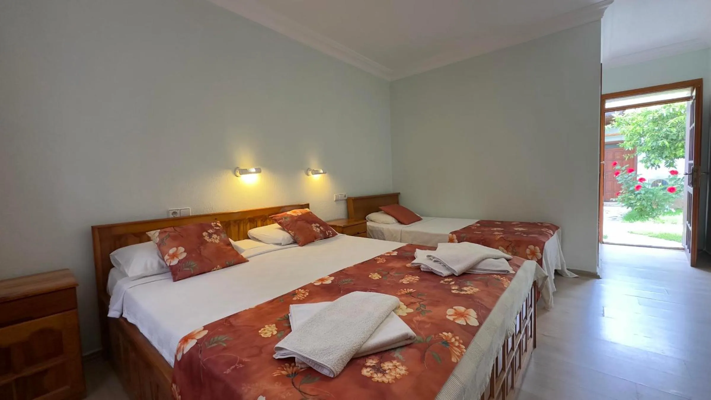 Photo of the whole room, Bed in Dalyan YUNUS HOTEL