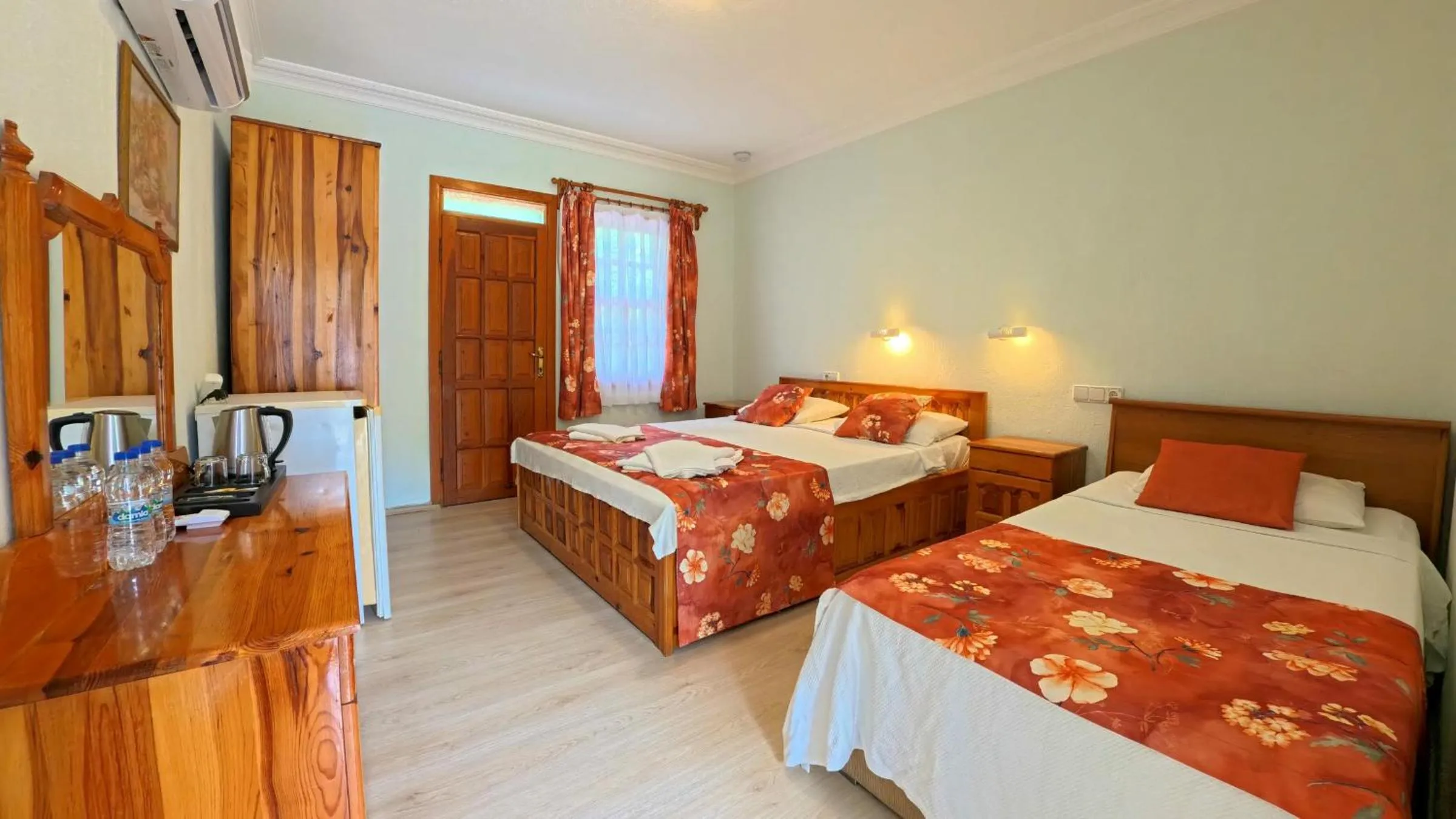 Photo of the whole room, Bed in Dalyan YUNUS HOTEL