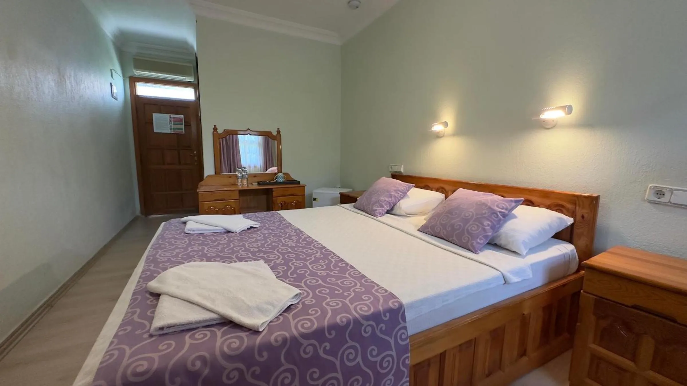 Photo of the whole room, Bed in Dalyan YUNUS HOTEL