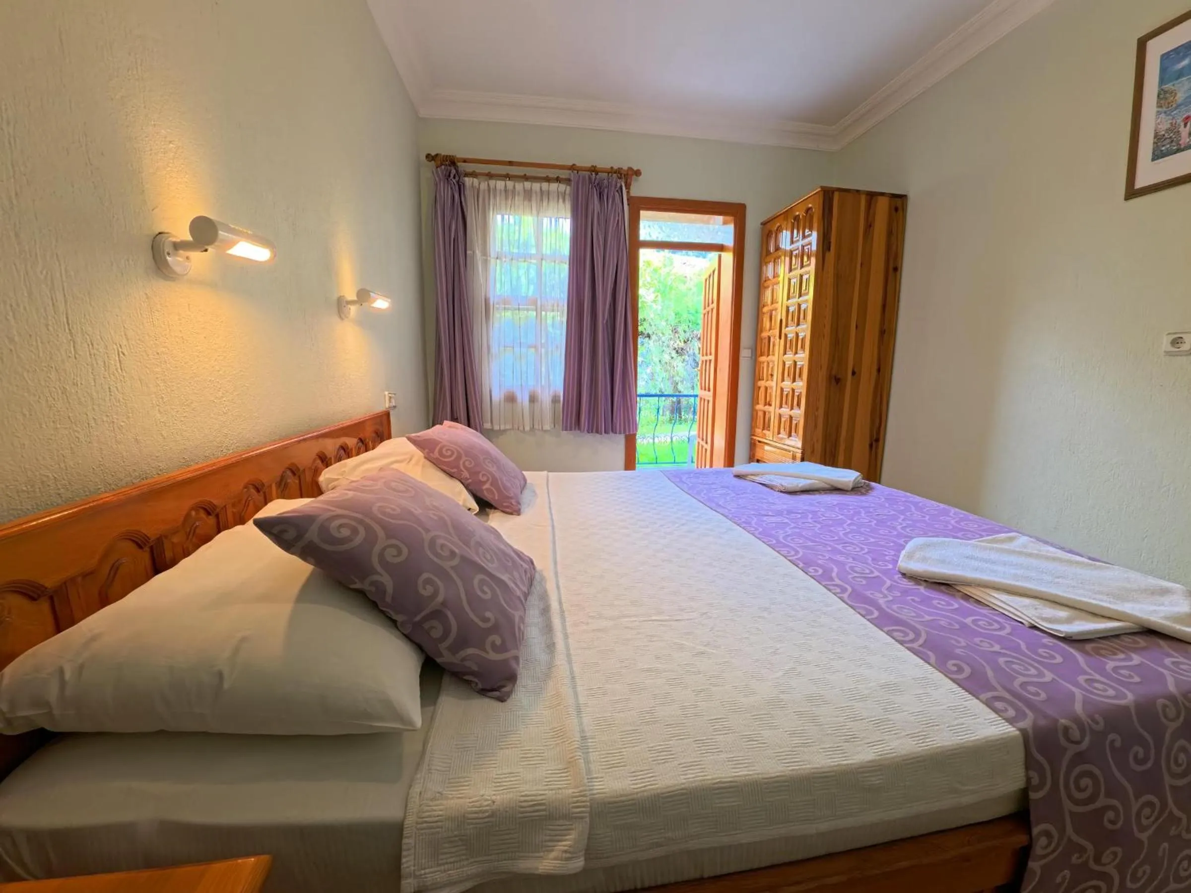 Photo of the whole room, Bed in Dalyan YUNUS HOTEL