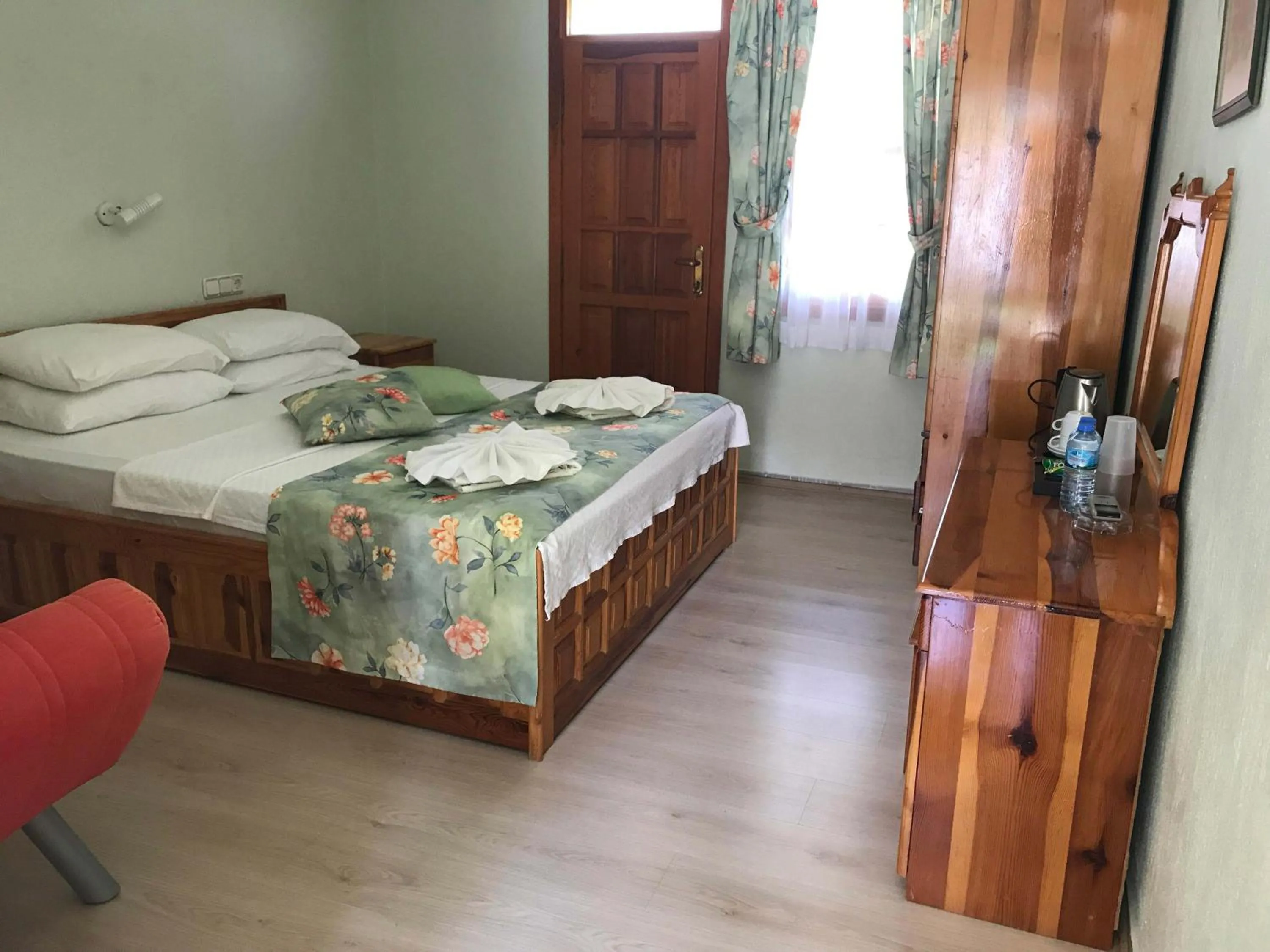 Photo of the whole room, Bed in Dalyan YUNUS HOTEL