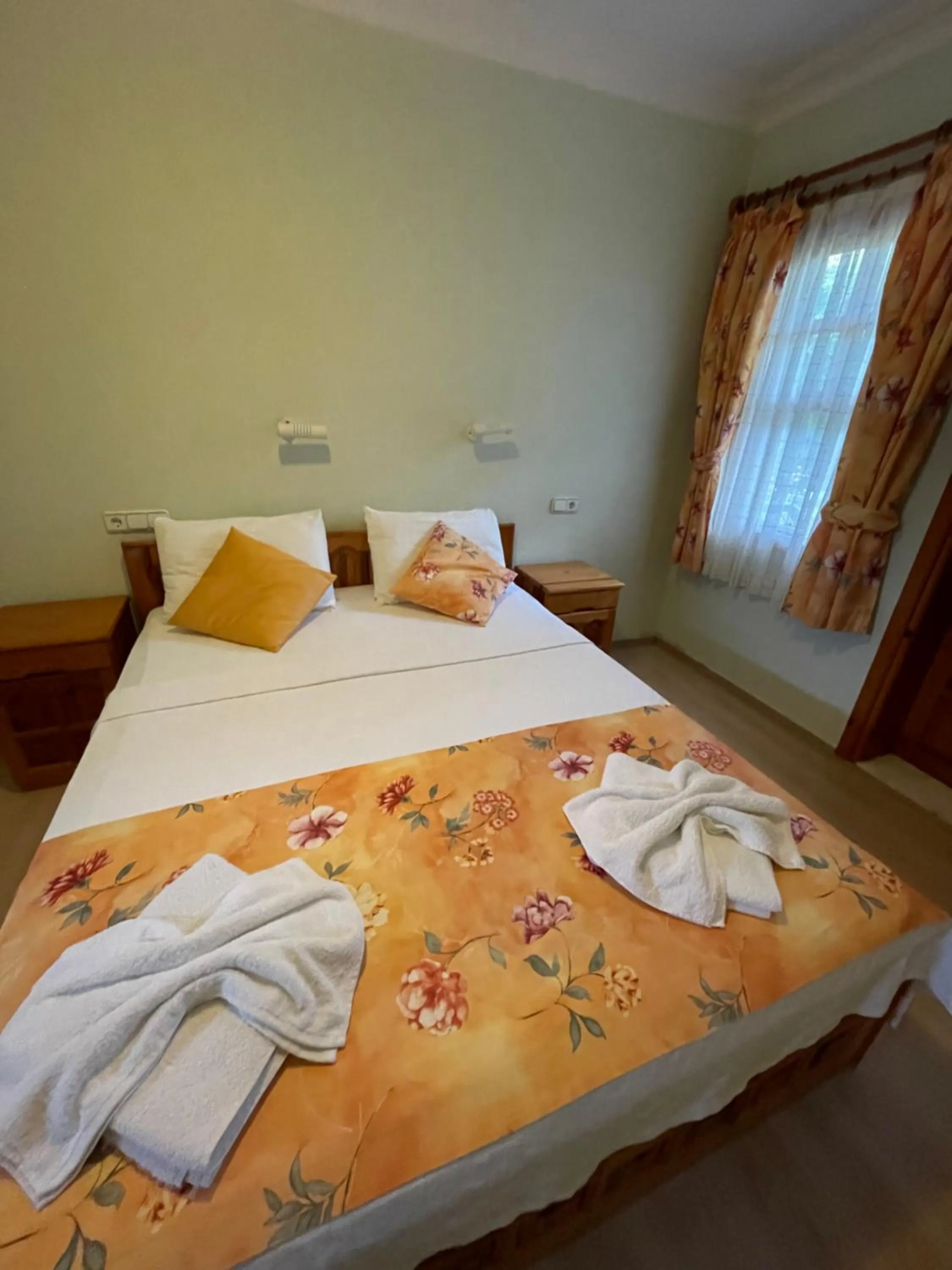 Photo of the whole room, Bed in Dalyan YUNUS HOTEL