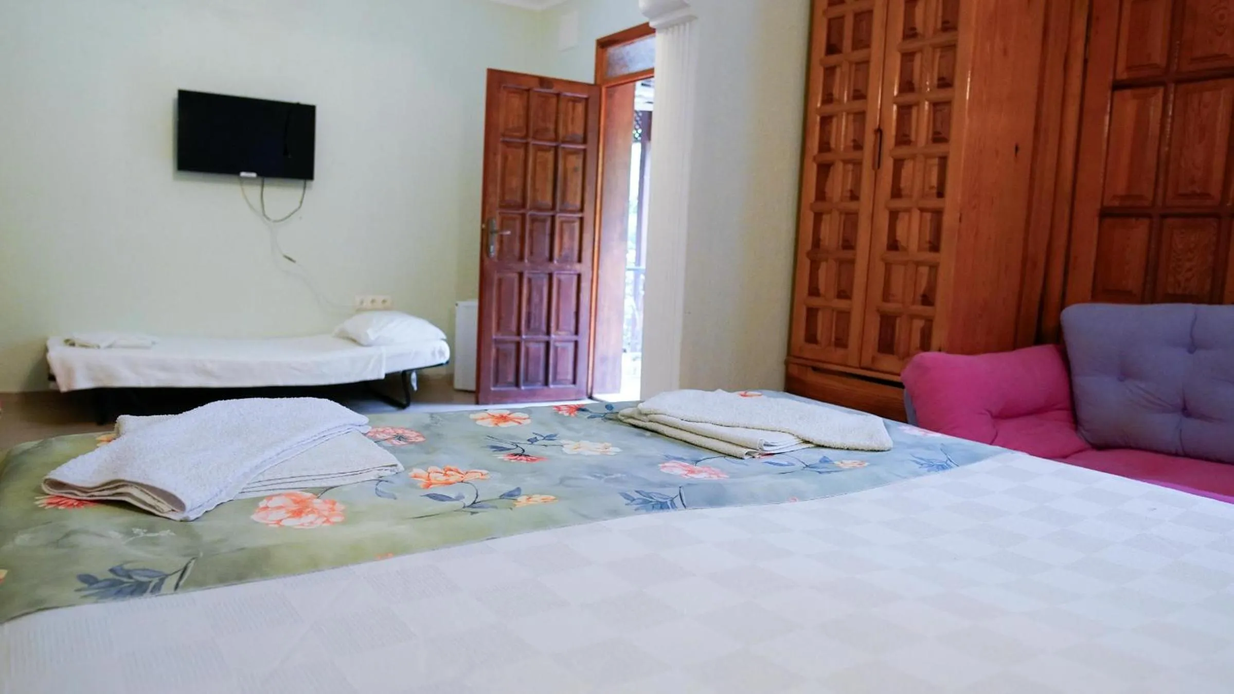 TV and multimedia, Bed in Dalyan YUNUS HOTEL