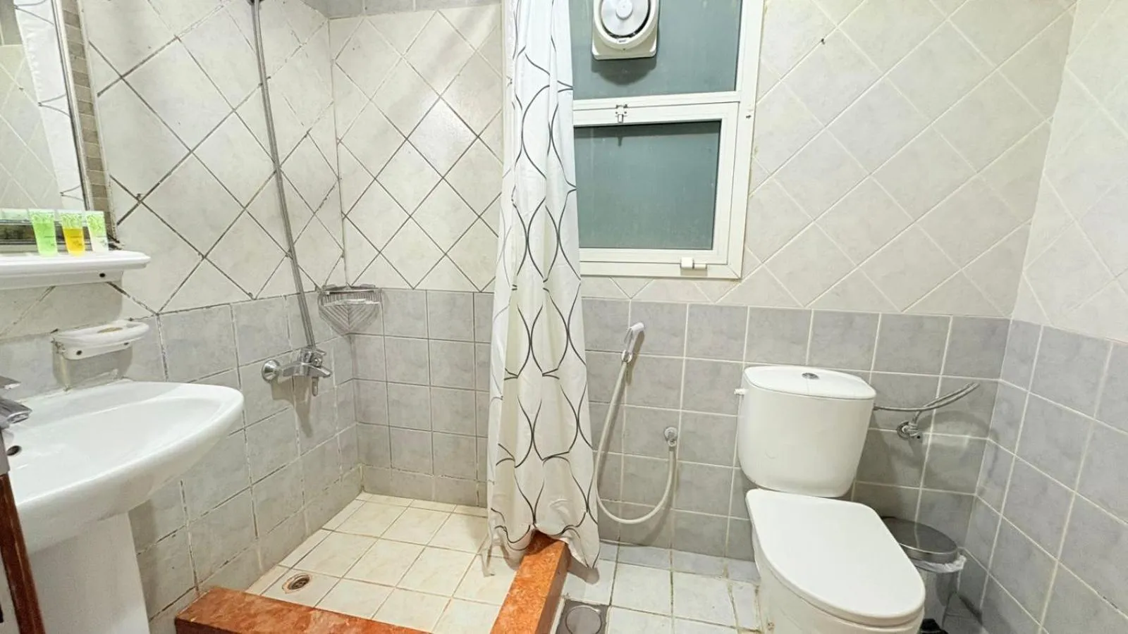 Clifton International Hotel