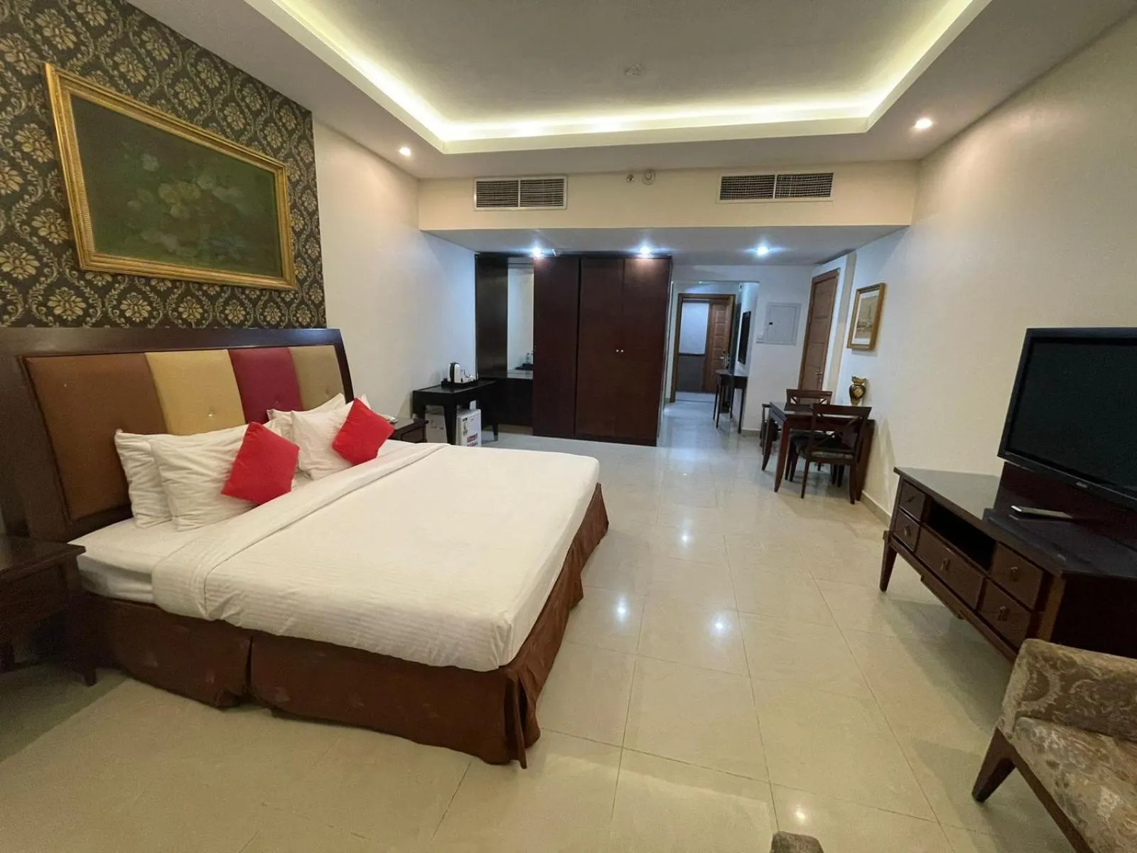 Bed in Clifton International Hotel