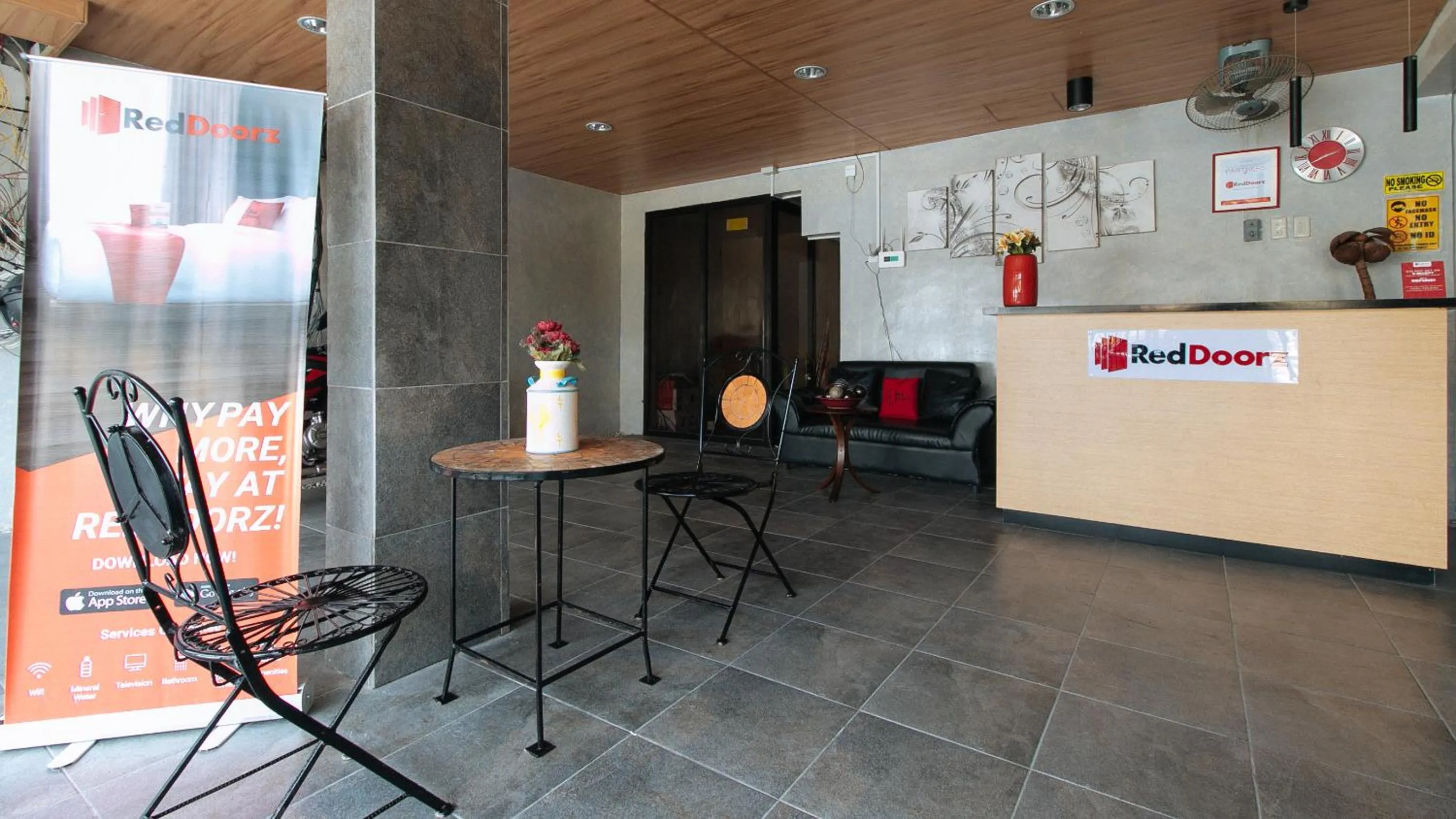 Living room in RedDoorz near Christ the King Medical Center