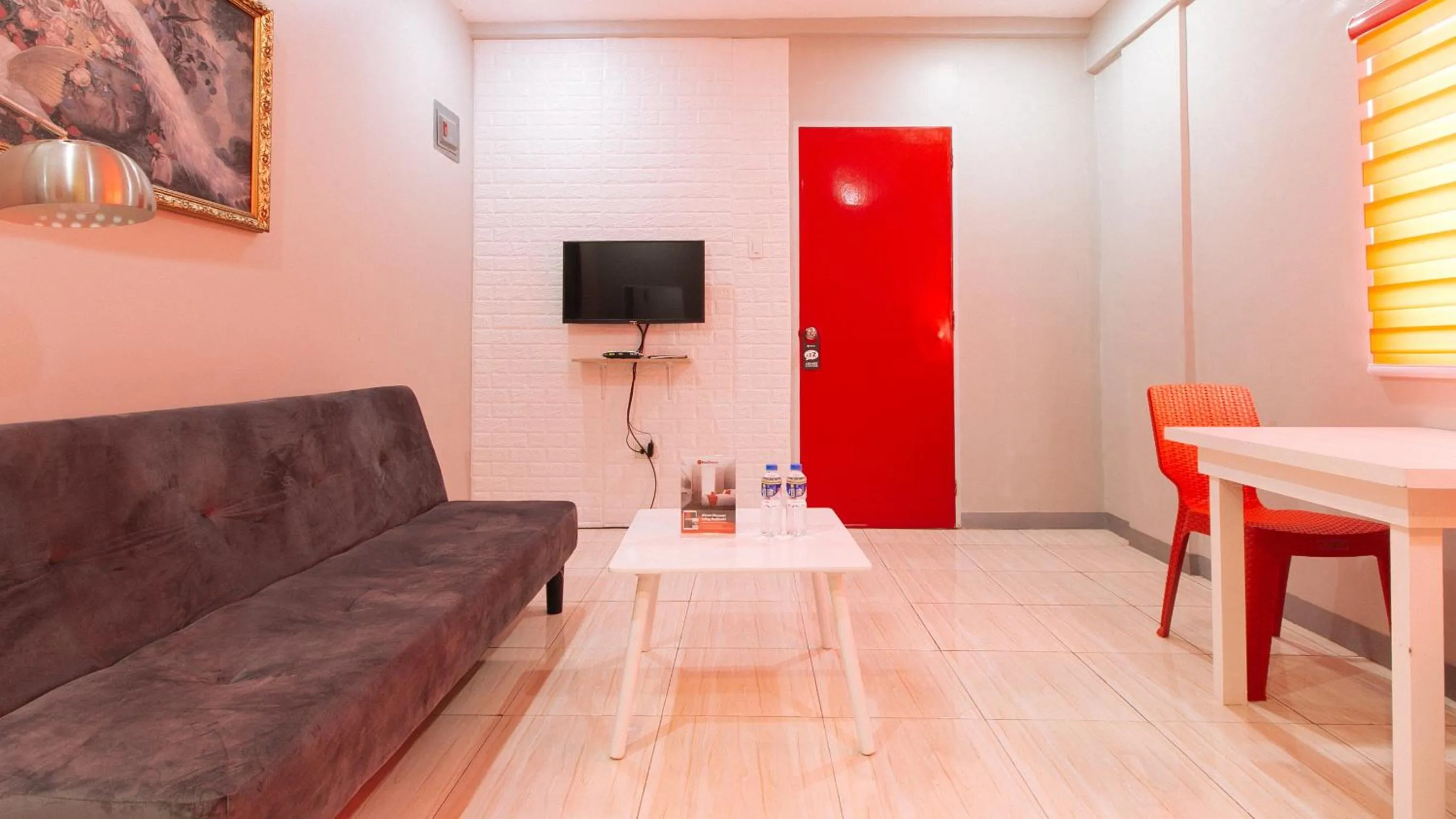 TV and multimedia in RedDoorz near Christ the King Medical Center