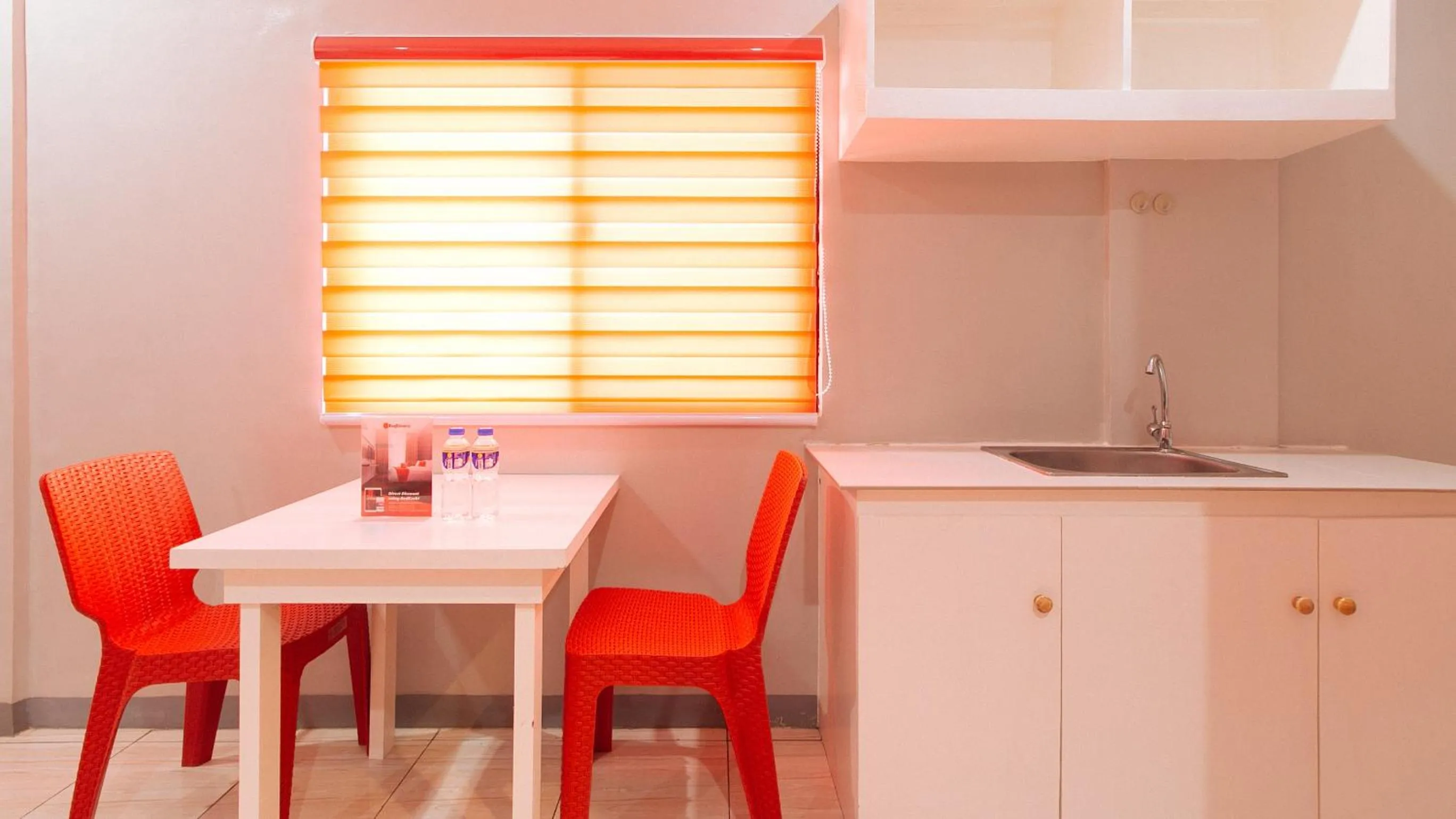 Kitchen or kitchenette in RedDoorz near Christ the King Medical Center