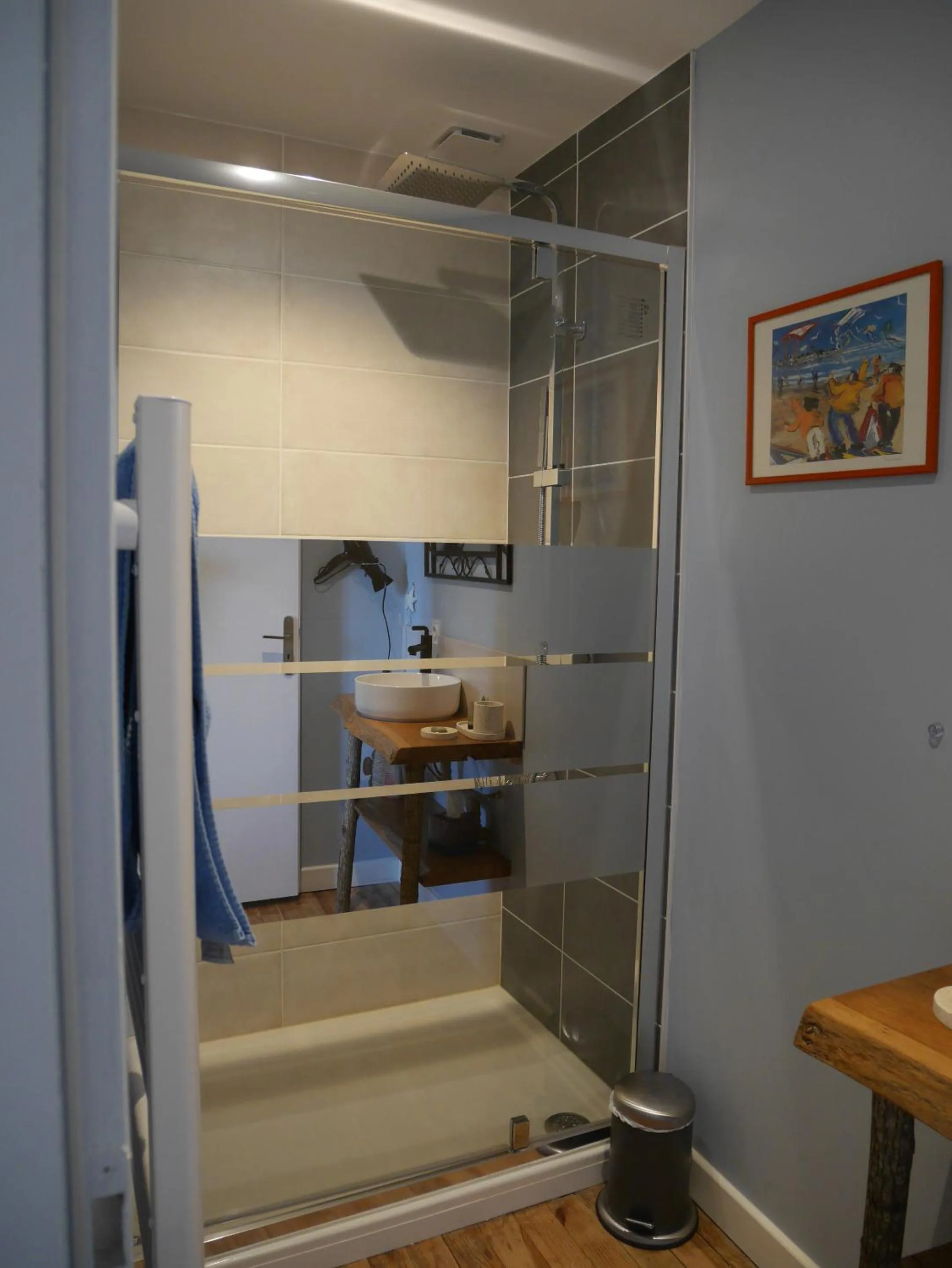 Bathroom in Les Volets Violets