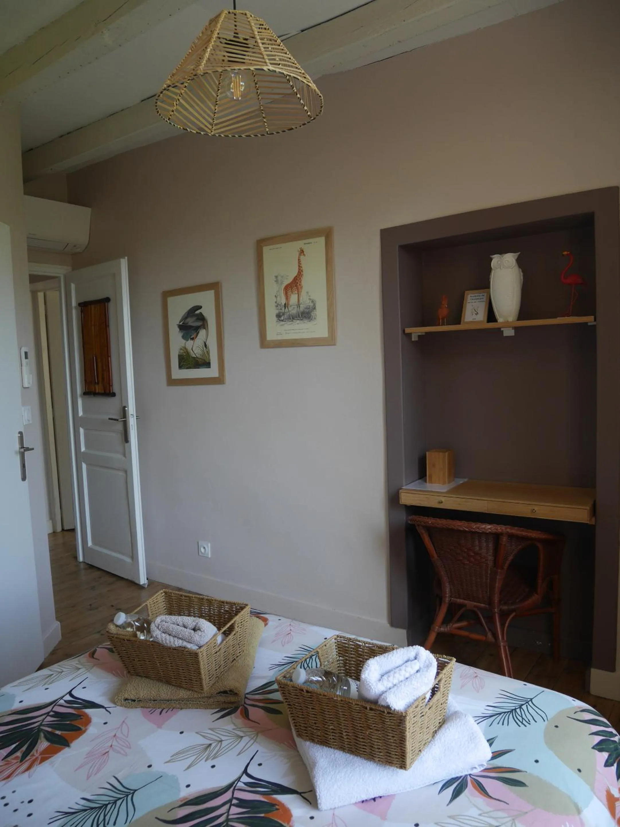 Bedroom, Bed in Les Volets Violets