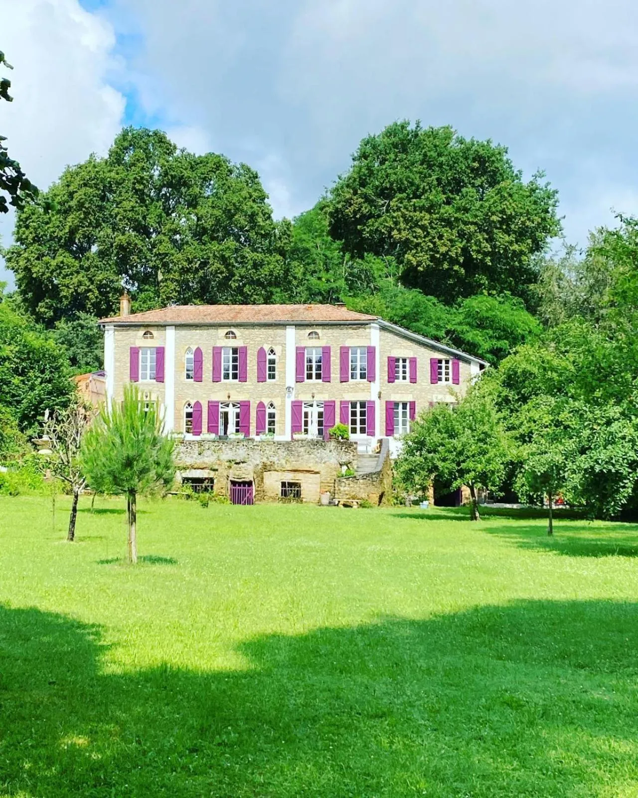 Property building in Les Volets Violets