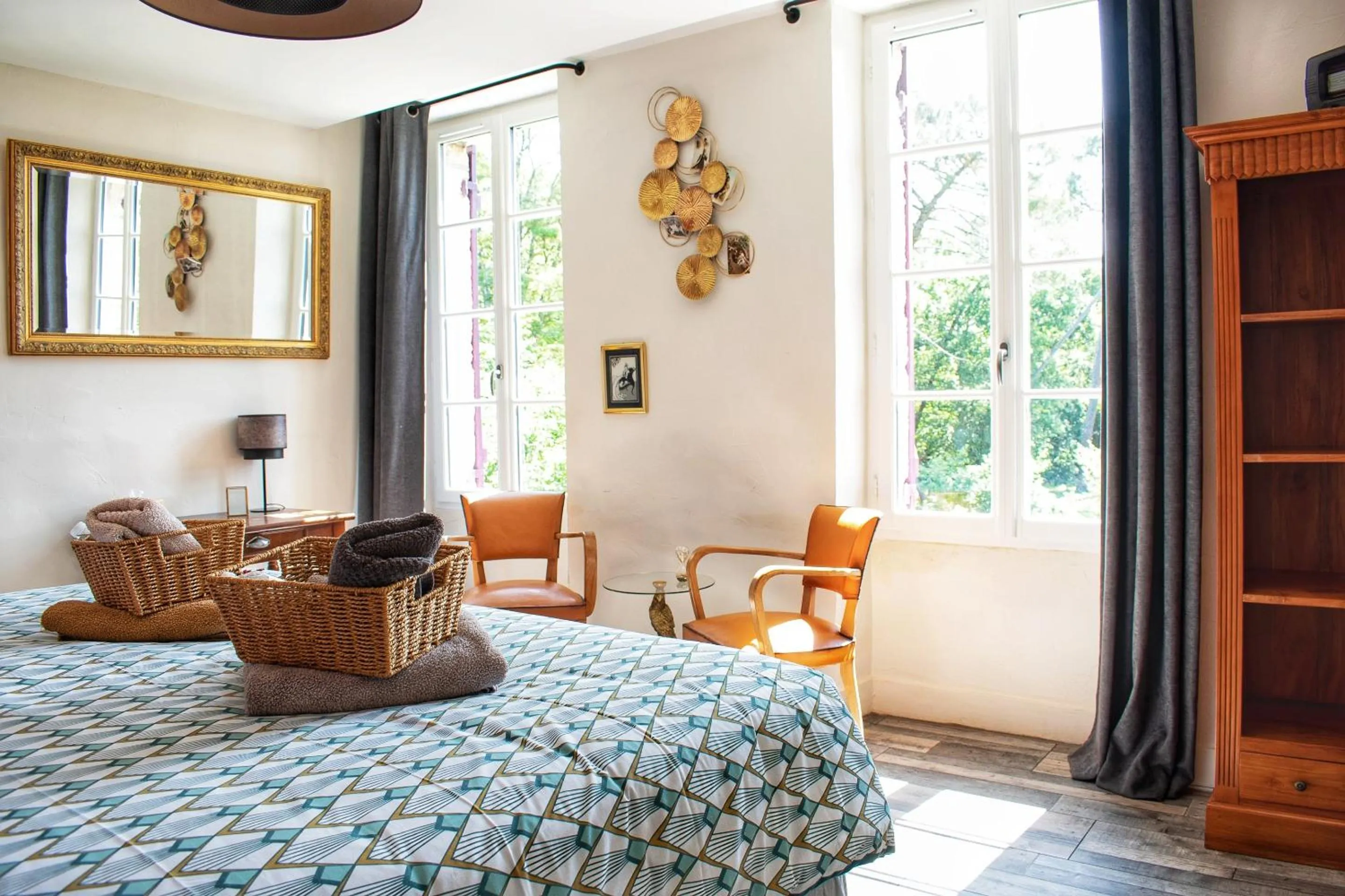 Bedroom, Bed in Les Volets Violets