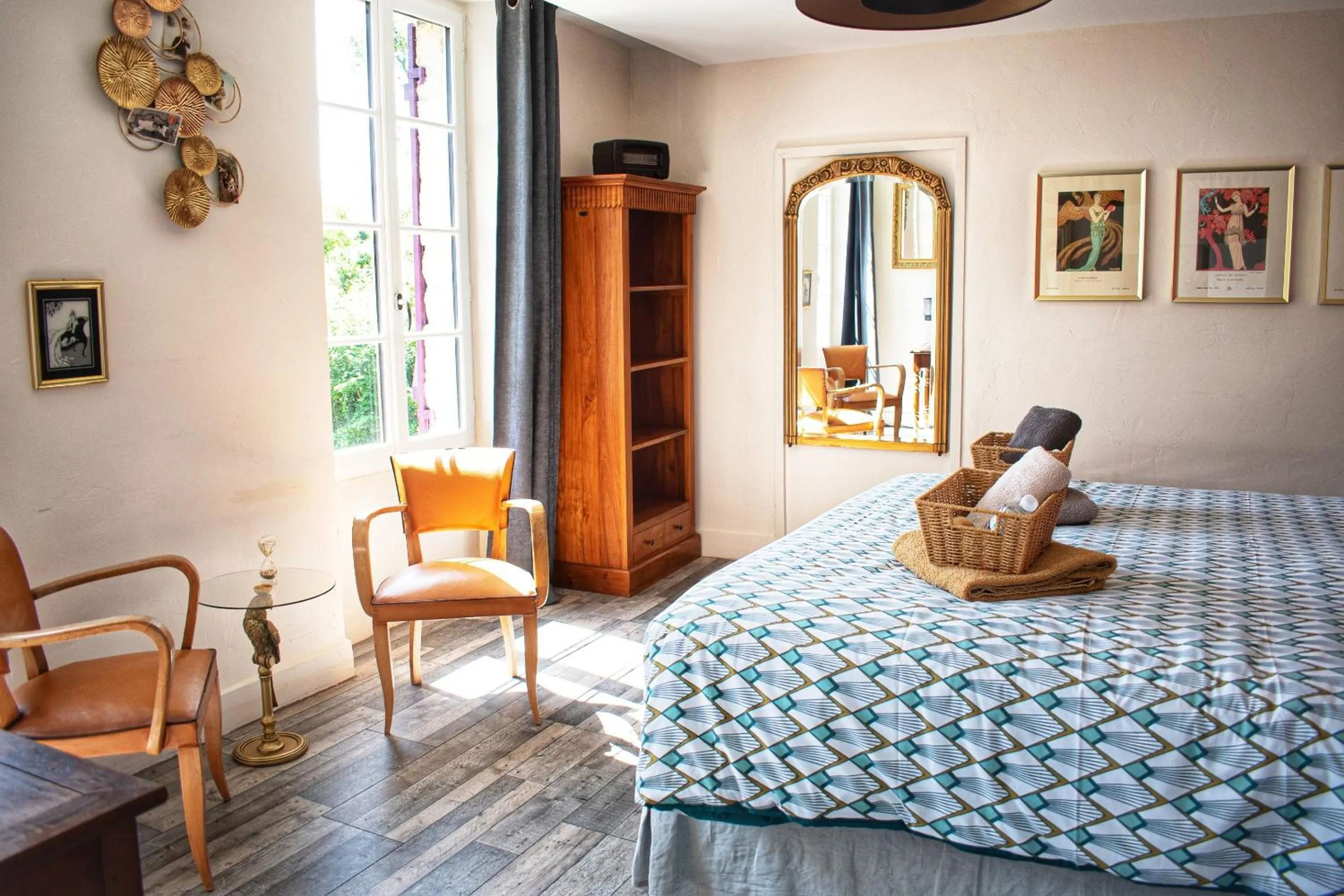 Bedroom, Bed in Les Volets Violets