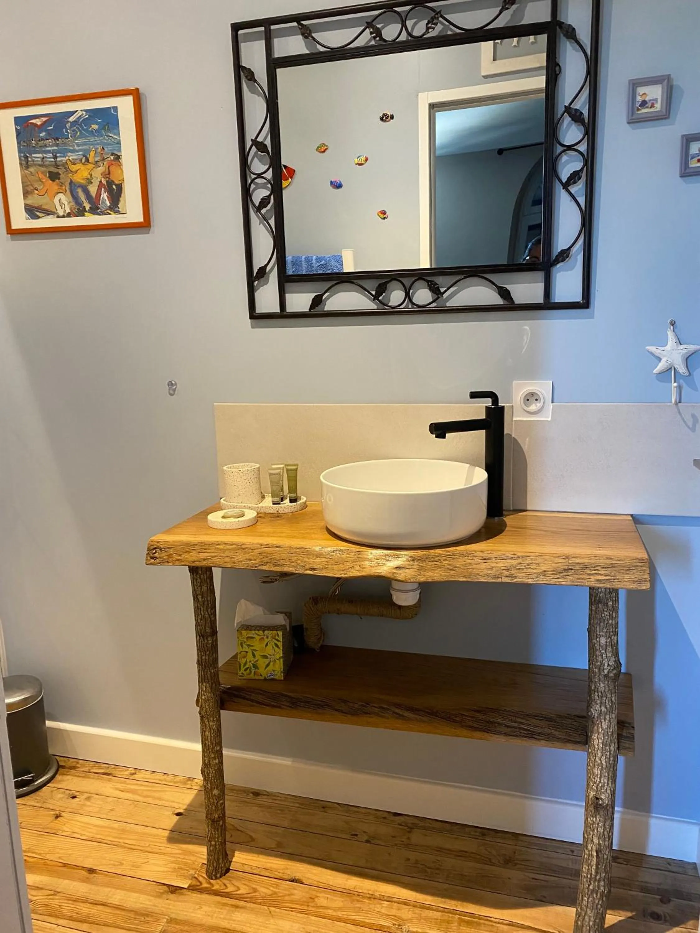 Bathroom in Les Volets Violets