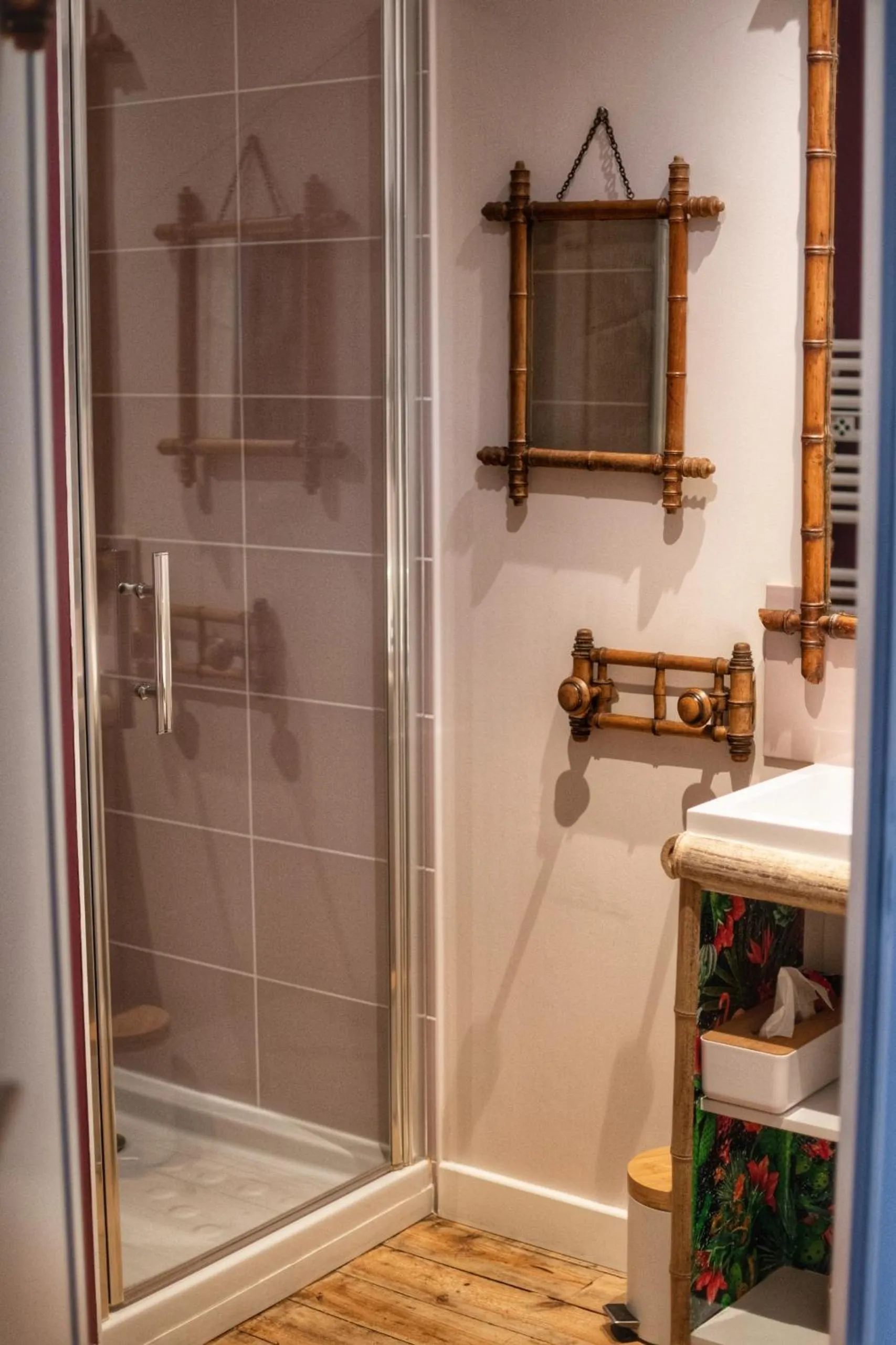 Bathroom in Les Volets Violets