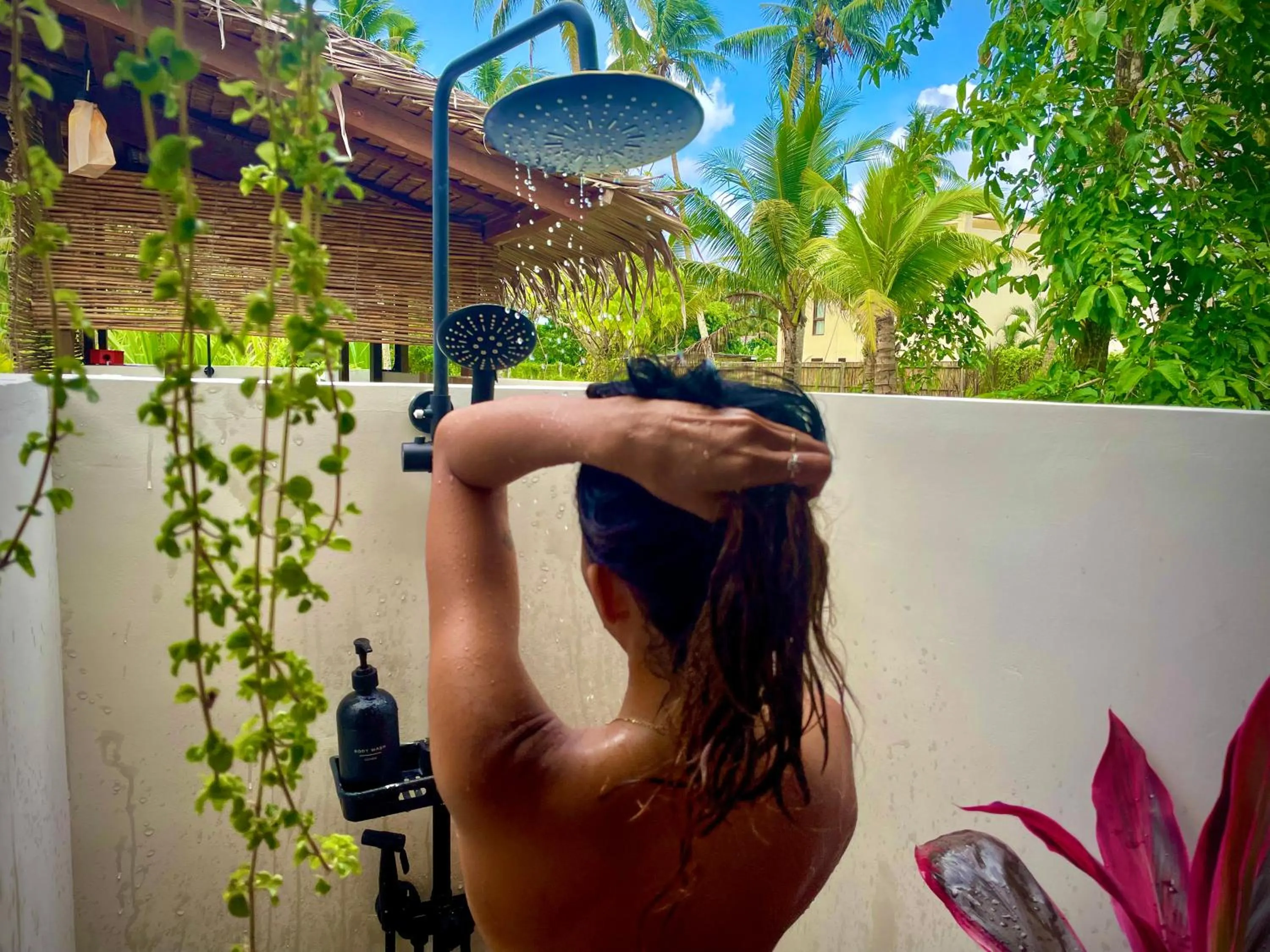 Shower in La Bohème Boutique Glamping