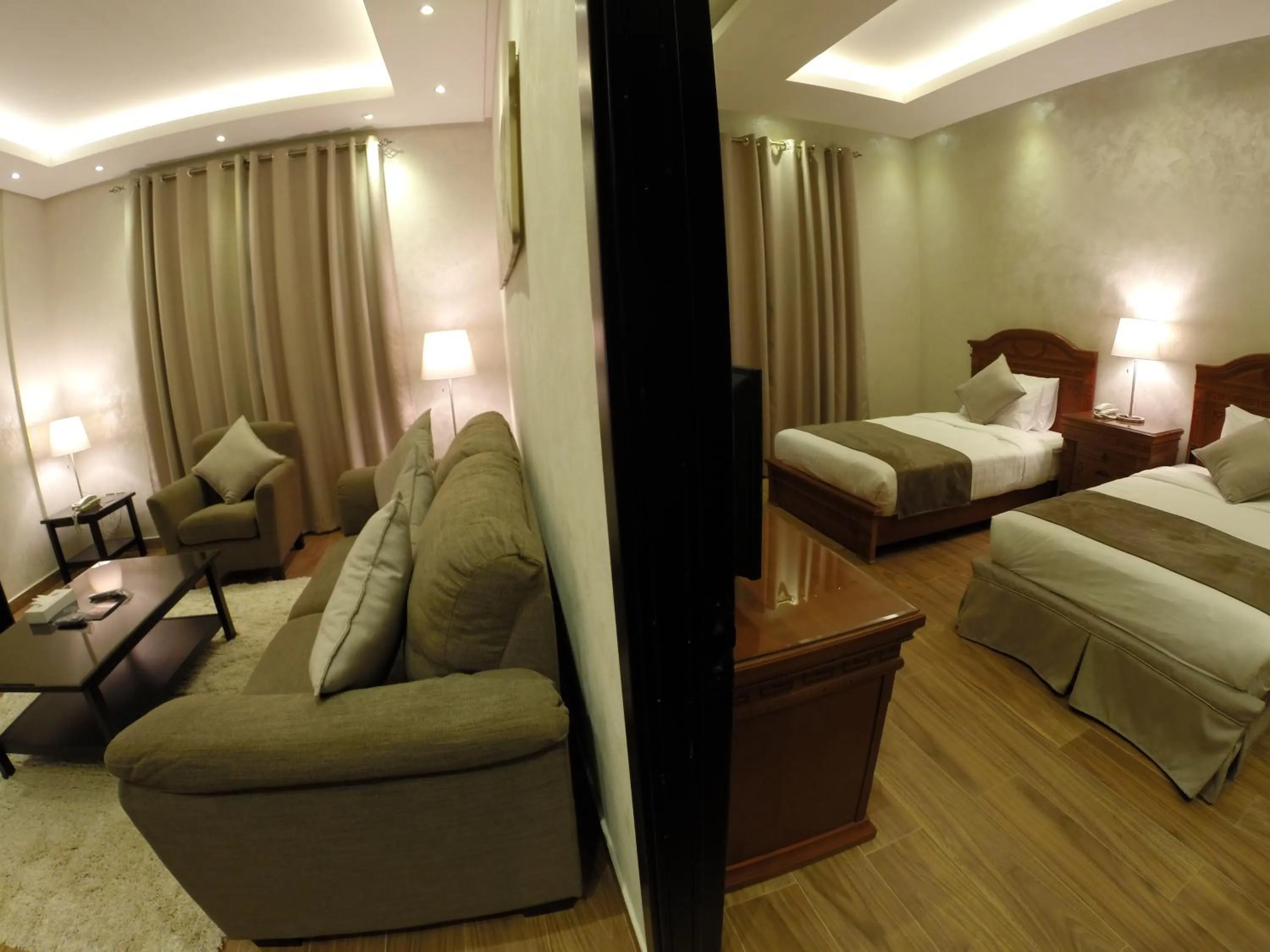 Living room, Bed in Le Park Hotel