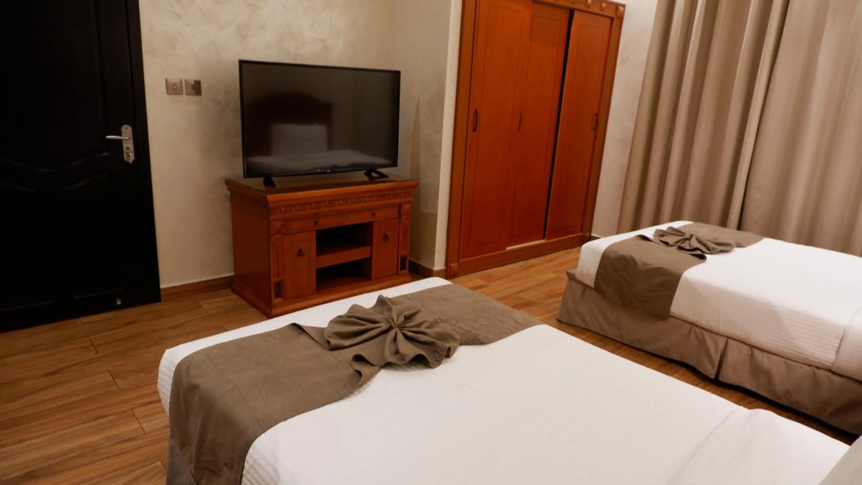 Bed in Le Park Hotel