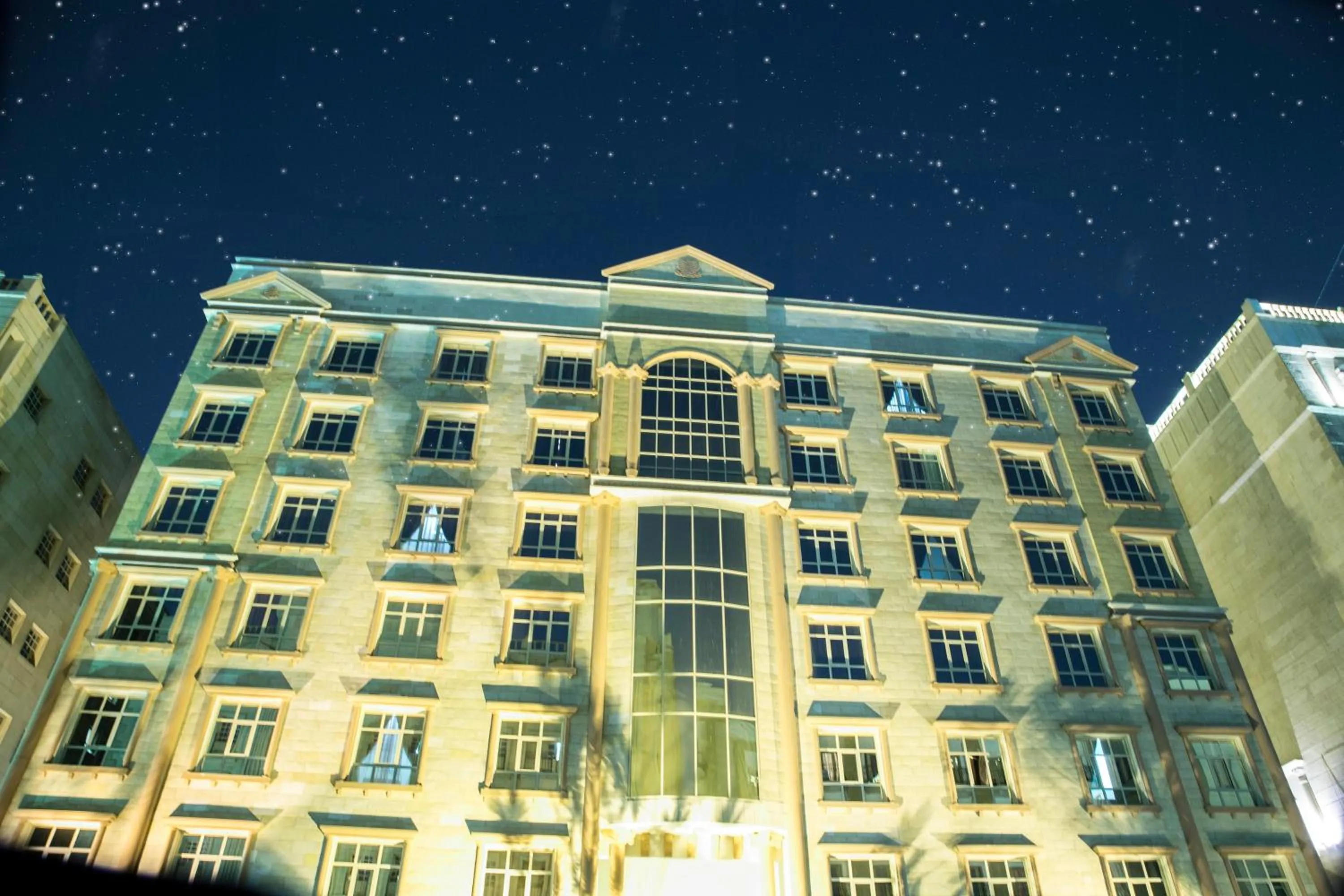 Facade/entrance in Le Park Hotel