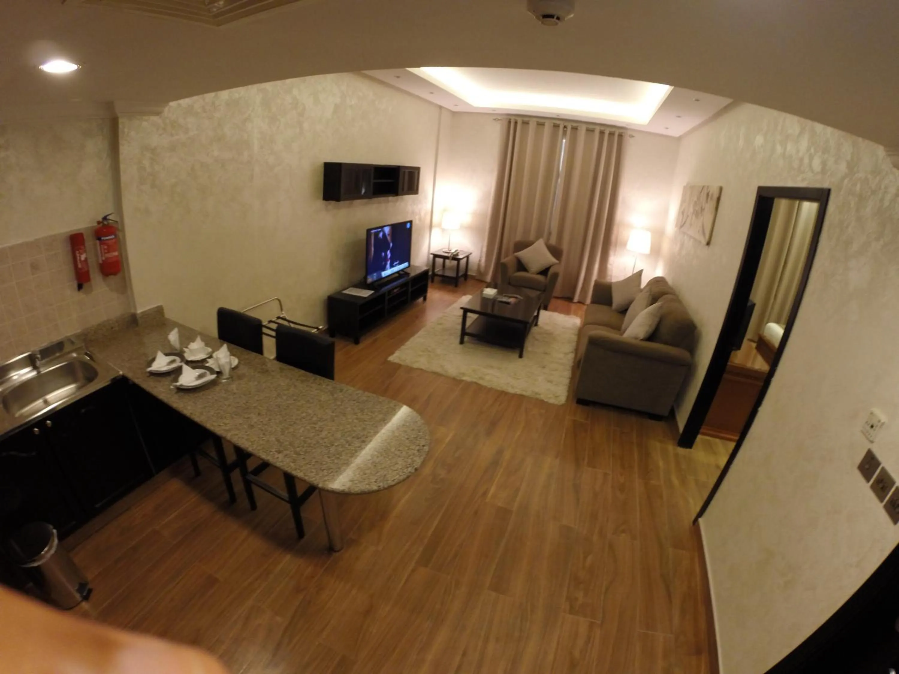 Kitchen or kitchenette in Le Park Hotel