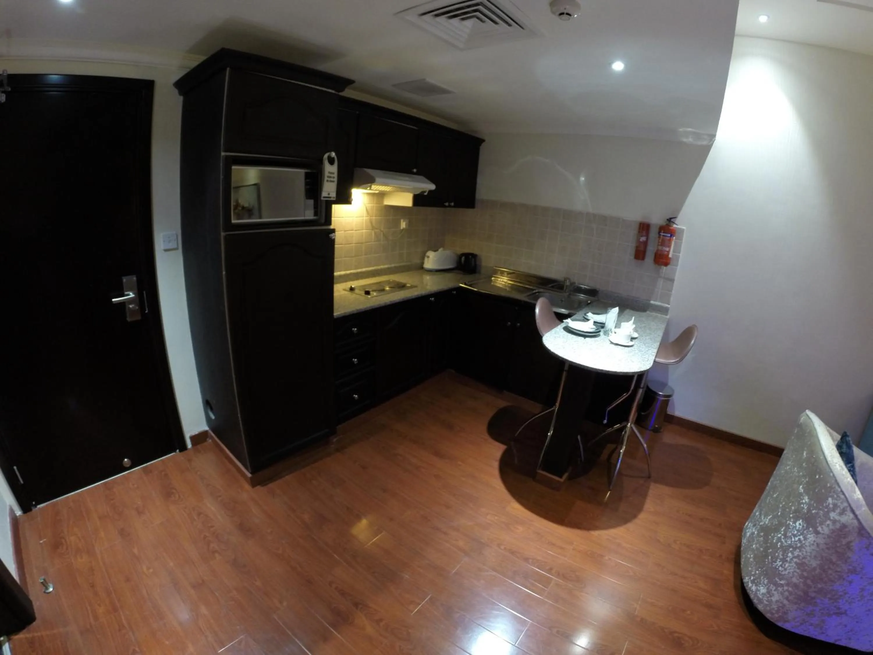 Kitchen or kitchenette in Le Park Hotel