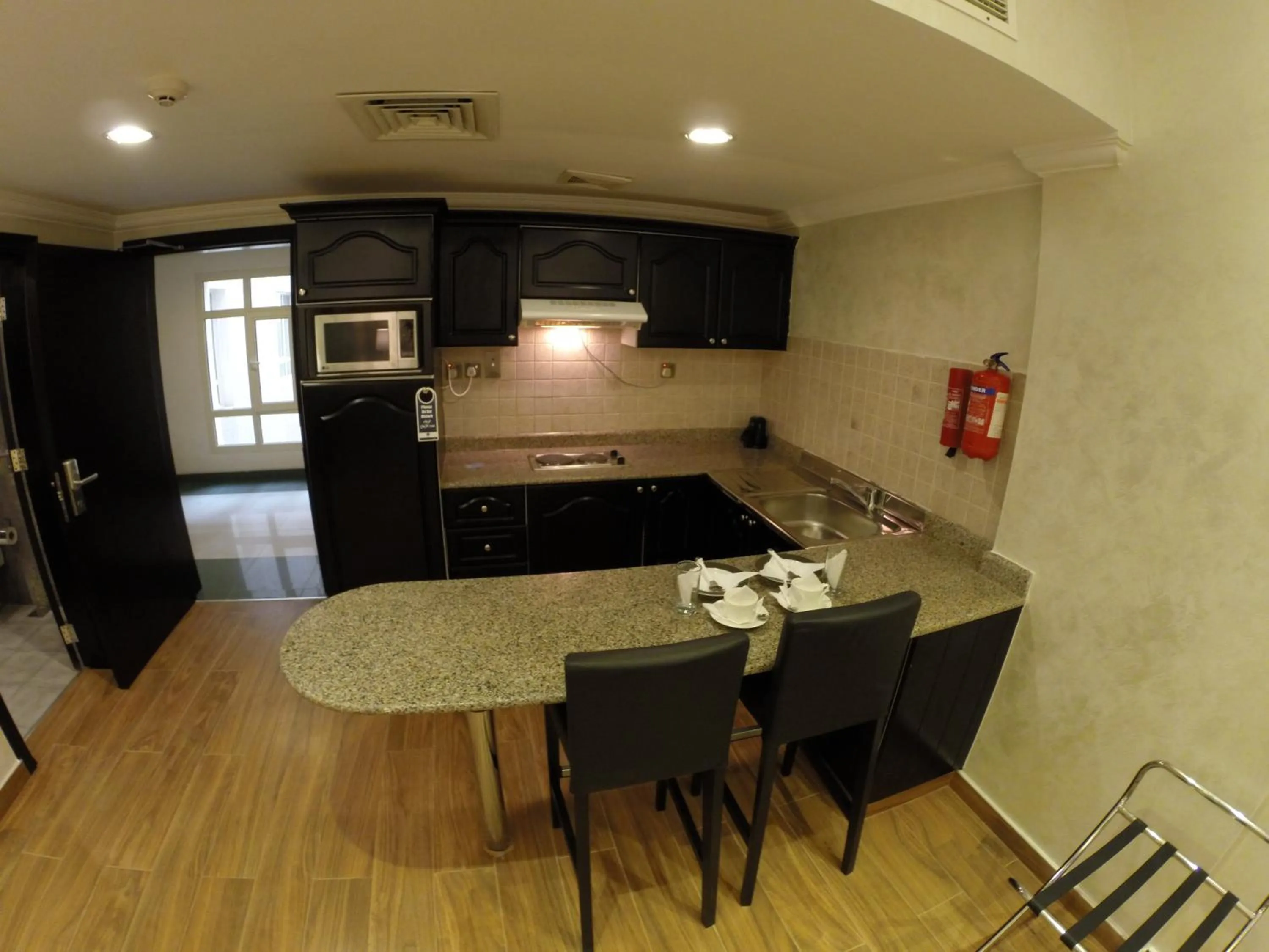 Kitchen or kitchenette in Le Park Hotel