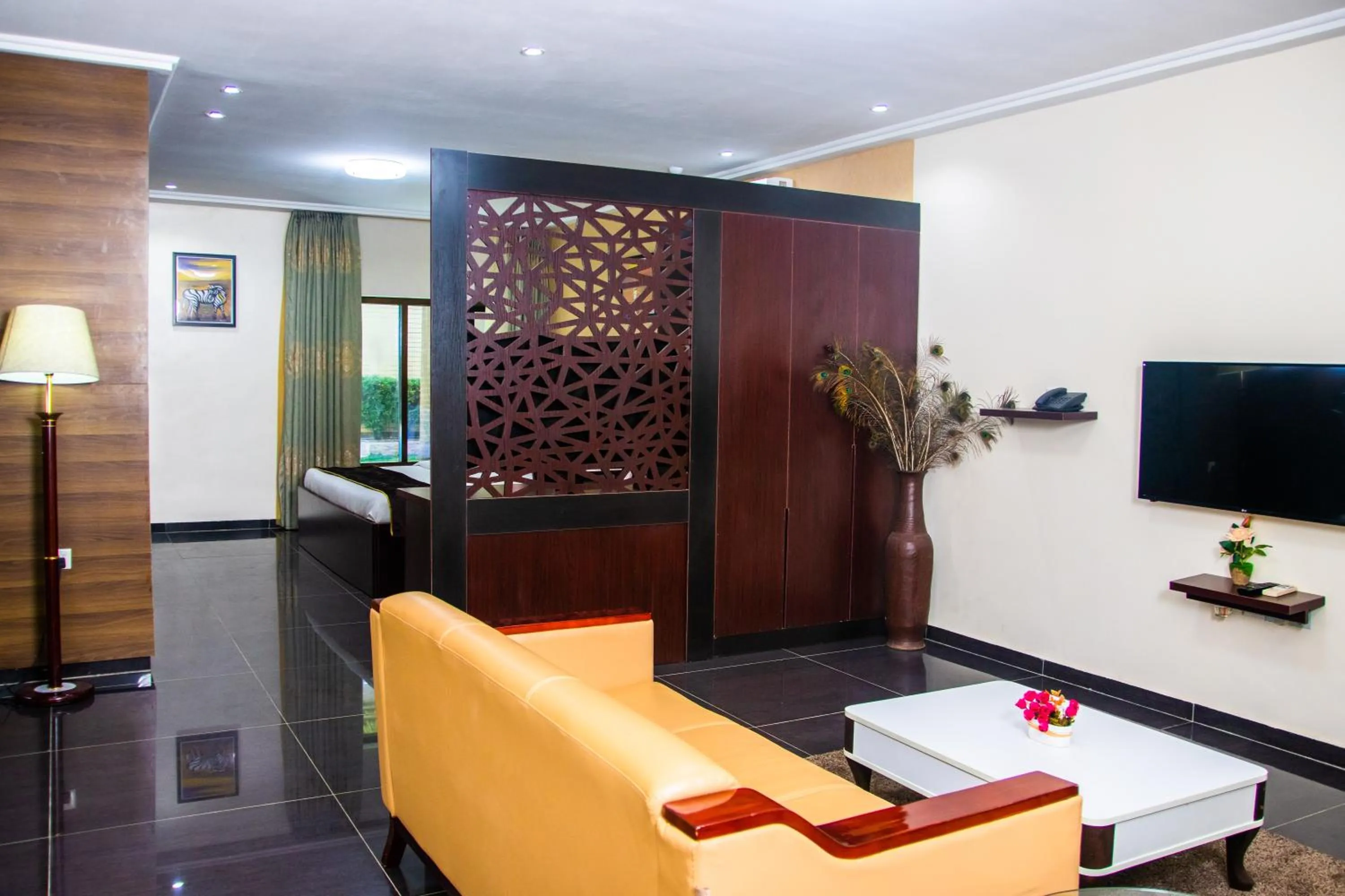 TV and multimedia in Anabel Apartment and Suites, Abuja