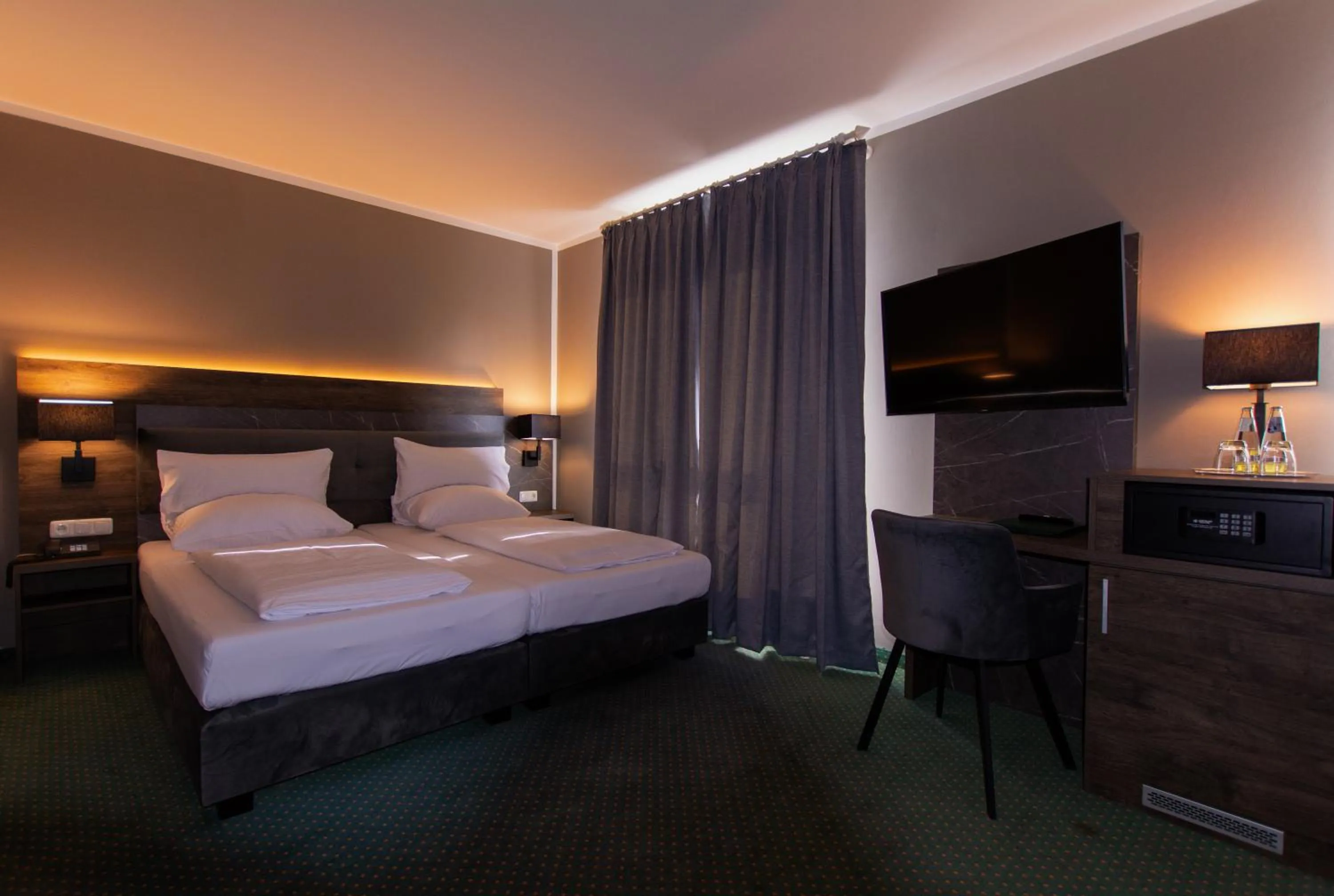 Property building, Bed in Hotel Barnimer Hof