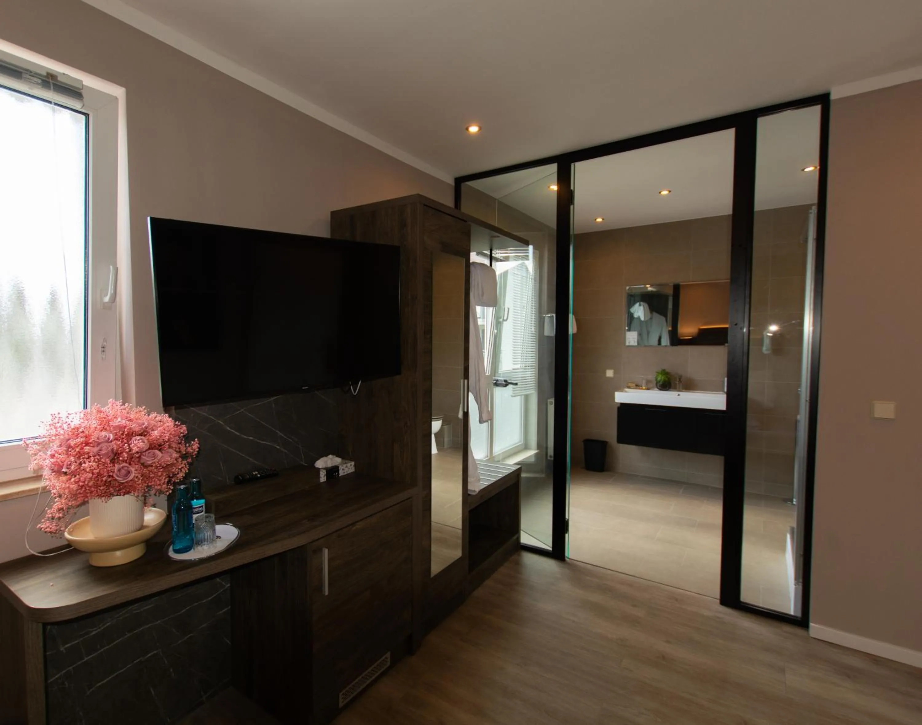 Property building, Bed in Hotel Barnimer Hof