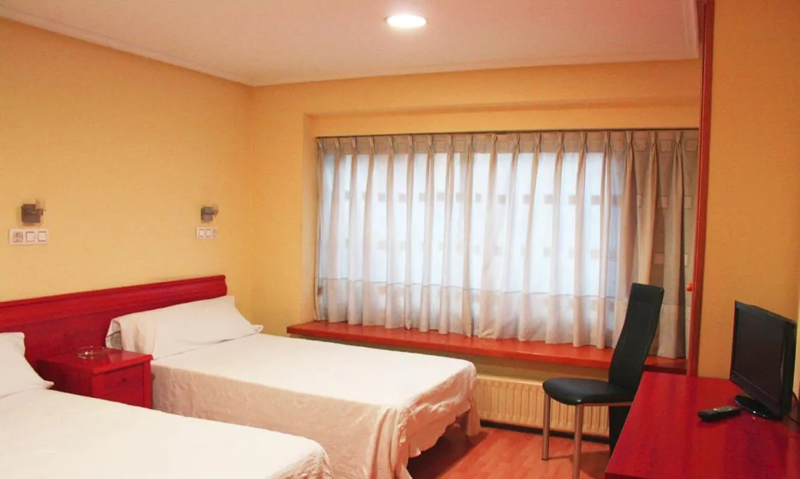 Photo of the whole room, Bed in Hostal Álvarez