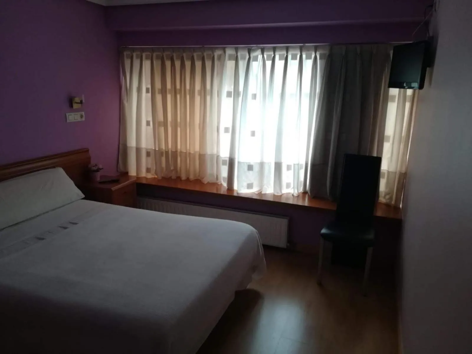 Photo of the whole room, Bed in Hostal Álvarez